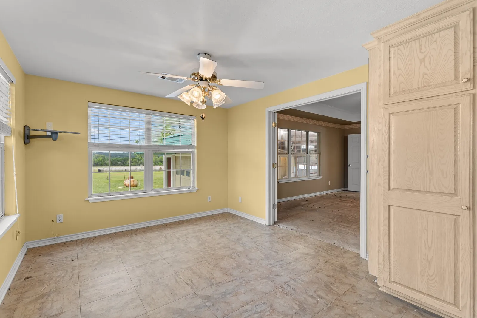 Single Family Residence For Sale in Bosque County , 589 County Road 4150, Clifton, Texas 76634, 3 Bedroom, 3 Bathroom, 2 Garage spaces, 2,244 Sqft, built in 1945, mls#21237805, Real Estate Agent in Clifton, Homes For Sale in Bosque county, Homes For Sale in Clifton, Realtor in Clifton Texas, Real Estate Brokerage Independent Realty Texas, Luminita Cordes Realtor