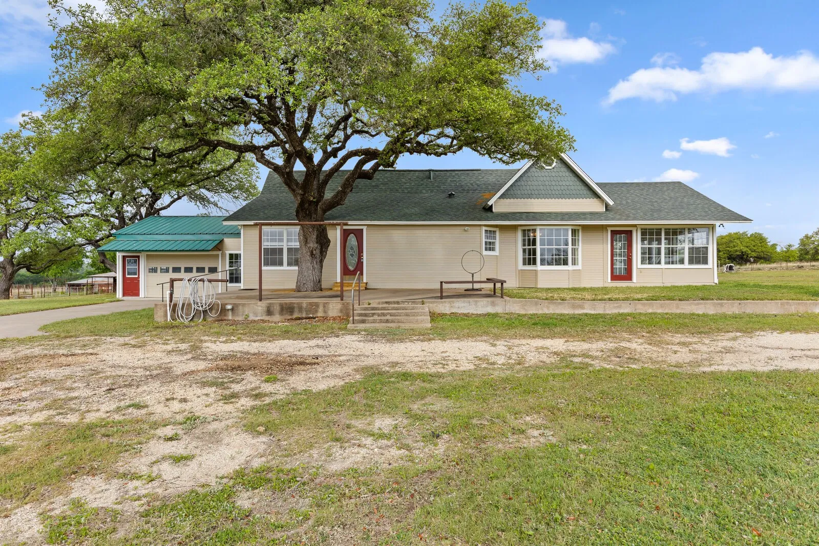 Single Family Residence For Sale in Bosque County , 589 County Road 4150, Clifton, Texas 76634, 3 Bedroom, 3 Bathroom, 2 Garage spaces, 2,244 Sqft, built in 1945, mls#21237805, Real Estate Agent in Clifton, Homes For Sale in Bosque county, Homes For Sale in Clifton, Realtor in Clifton Texas, Real Estate Brokerage Independent Realty Texas, Luminita Cordes Realtor