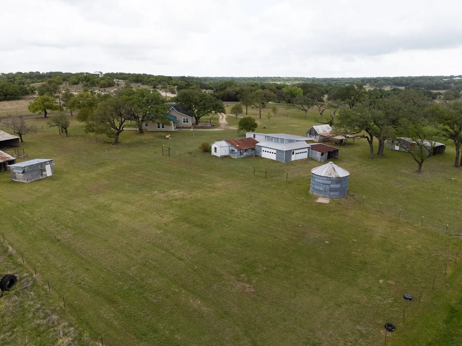 Single Family Residence For Sale in Bosque County , 589 County Road 4150, Clifton, Texas 76634, 3 Bedroom, 3 Bathroom, 2 Garage spaces, 2,244 Sqft, built in 1945, mls#21237805, Real Estate Agent in Clifton, Homes For Sale in Bosque county, Homes For Sale in Clifton, Realtor in Clifton Texas, Real Estate Brokerage Independent Realty Texas, Luminita Cordes Realtor