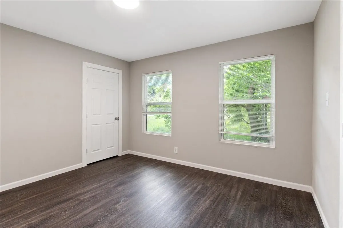 Mobile Home For Sale in Parker County , 211 Kickapoo Trail, Weatherford, Texas 76087, 5 Bedroom, 2 Bathroom, 2 Garage spaces, 1,459 Sqft, built in 1997, mls#21232173, Real Estate Agent in Weatherford, Homes For Sale in Parker county, Homes For Sale in Weatherford, Realtor in Weatherford Texas, Real Estate Brokerage Independent Realty Texas, Luminita Cordes Realtor