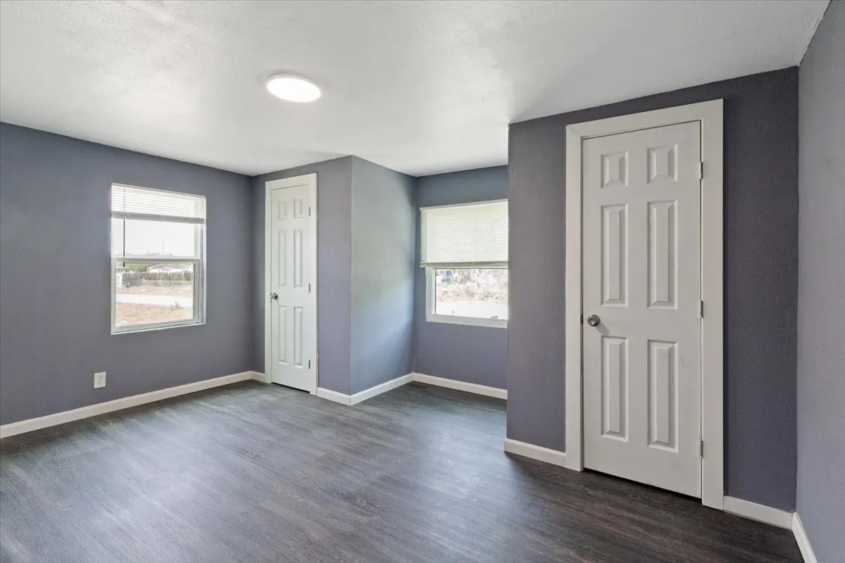 Mobile Home For Sale in Parker County , 211 Kickapoo Trail, Weatherford, Texas 76087, 5 Bedroom, 2 Bathroom, 2 Garage spaces, 1,459 Sqft, built in 1997, mls#21232173, Real Estate Agent in Weatherford, Homes For Sale in Parker county, Homes For Sale in Weatherford, Realtor in Weatherford Texas, Real Estate Brokerage Independent Realty Texas, Luminita Cordes Realtor