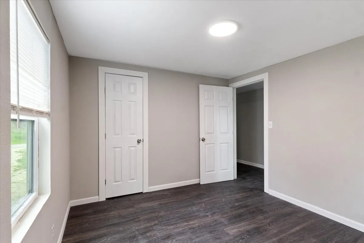 Mobile Home For Sale in Parker County , 211 Kickapoo Trail, Weatherford, Texas 76087, 5 Bedroom, 2 Bathroom, 2 Garage spaces, 1,459 Sqft, built in 1997, mls#21232173, Real Estate Agent in Weatherford, Homes For Sale in Parker county, Homes For Sale in Weatherford, Realtor in Weatherford Texas, Real Estate Brokerage Independent Realty Texas, Luminita Cordes Realtor