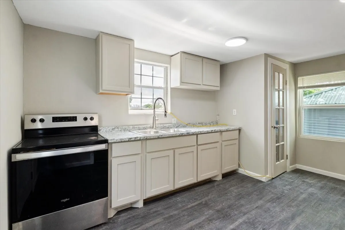 Mobile Home For Sale in Parker County , 211 Kickapoo Trail, Weatherford, Texas 76087, 5 Bedroom, 2 Bathroom, 2 Garage spaces, 1,459 Sqft, built in 1997, mls#21232173, Real Estate Agent in Weatherford, Homes For Sale in Parker county, Homes For Sale in Weatherford, Realtor in Weatherford Texas, Real Estate Brokerage Independent Realty Texas, Luminita Cordes Realtor