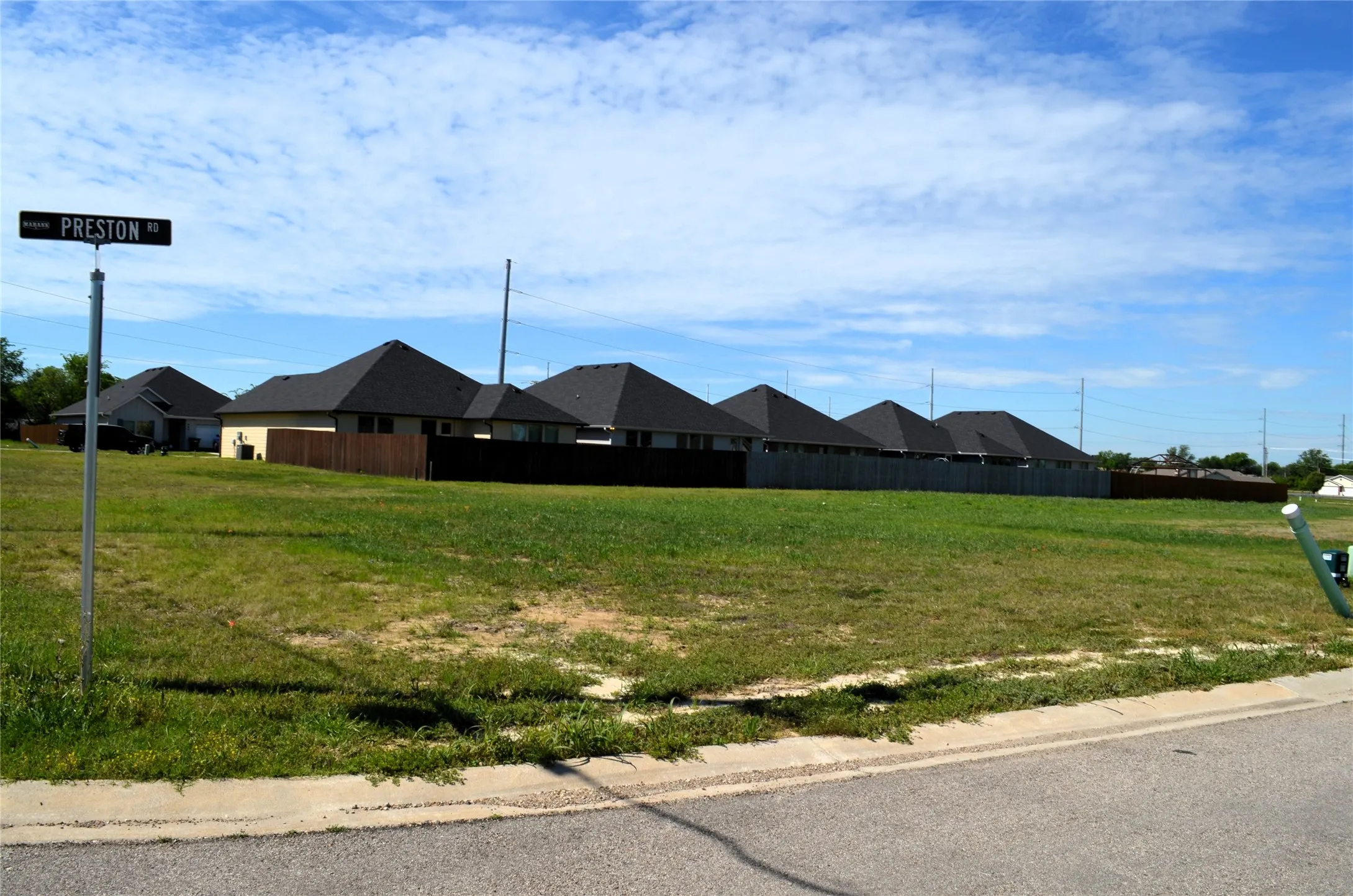 Unimproved Land For Sale in Kaufman County , 303 Preston Road, Mabank, Texas 75147, 0, 0, Garage spaces, 0 Sqft, built in 0, mls#21237824, Real Estate Agent in Mabank, Homes For Sale in Kaufman county, Homes For Sale in Mabank, Realtor in Mabank Texas, Real Estate Brokerage Independent Realty Texas, Luminita Cordes Realtor