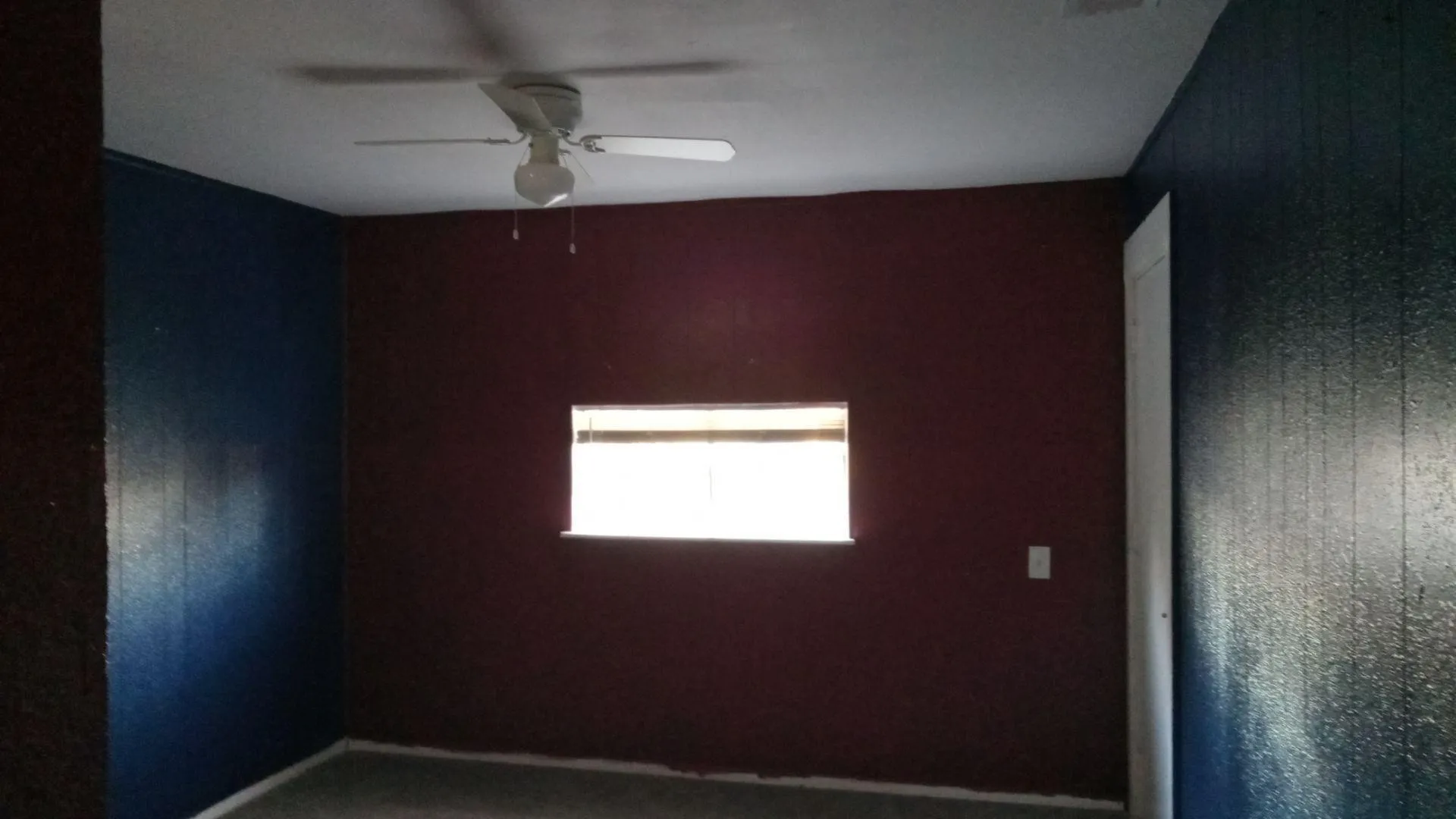 Empty room featuring ceiling fan