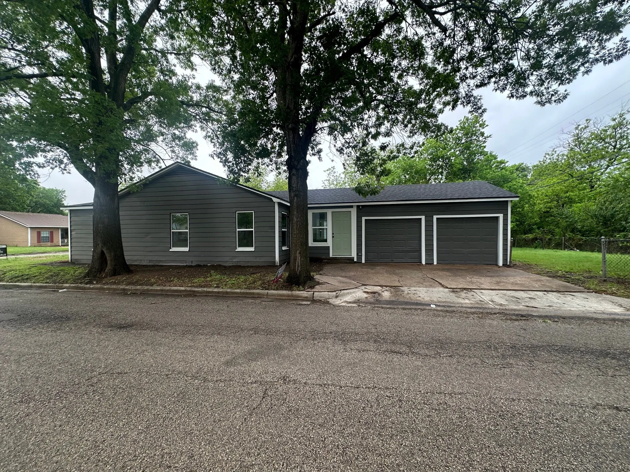 Single Family Residence For Sale in Mc Lennan County , 3401 Windsor Avenue, Waco, Texas 76708, 3 Bedroom, 1 Bathroom, 2 Garage spaces, 1,416 Sqft, built in 1952, mls#21237740, Real Estate Agent in Waco, Homes For Sale in Mc Lennan county, Homes For Sale in Waco, Realtor in Waco Texas, Real Estate Brokerage Independent Realty Texas, Luminita Cordes Realtor