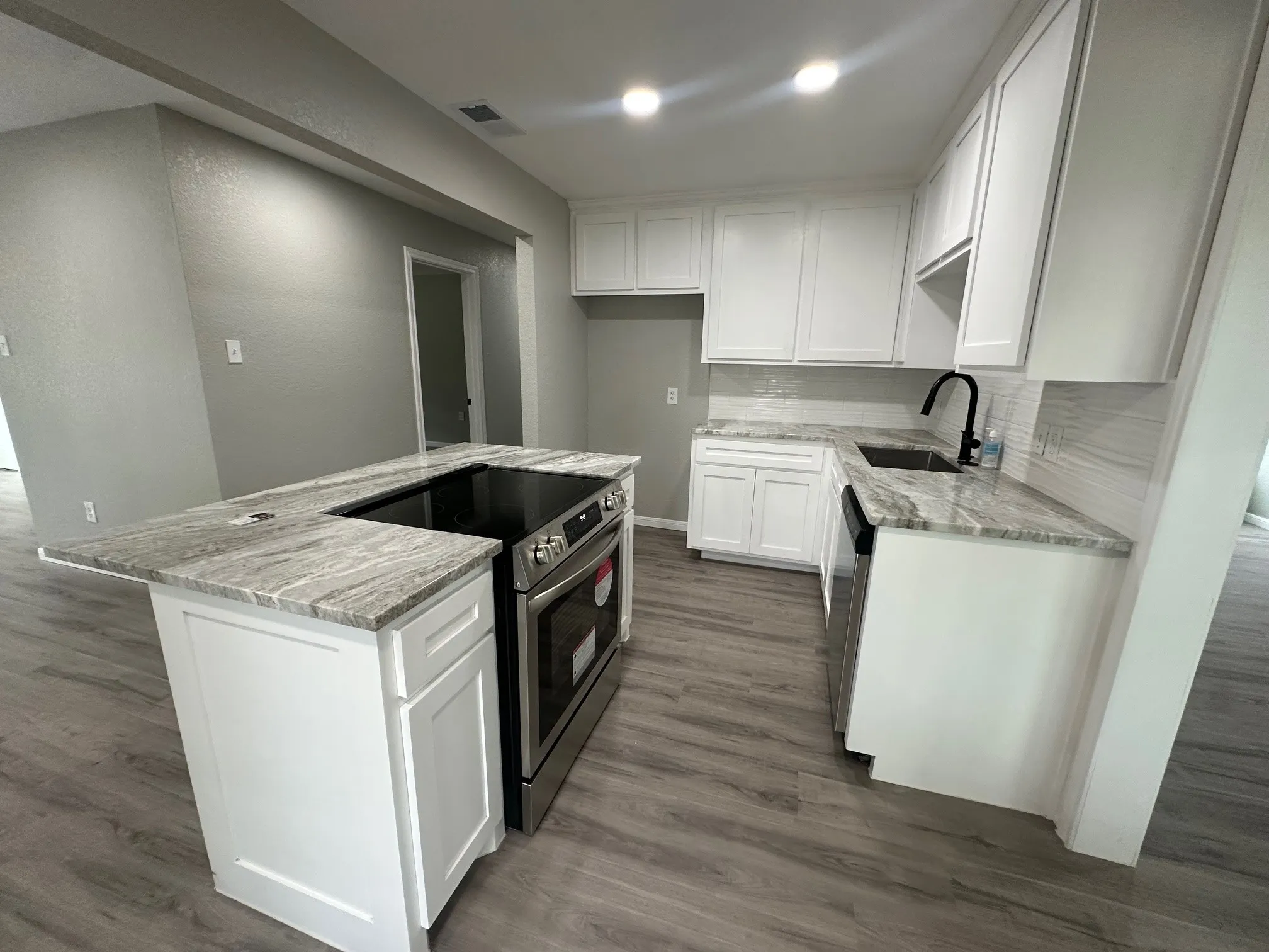 Single Family Residence For Sale in Mc Lennan County , 3401 Windsor Avenue, Waco, Texas 76708, 3 Bedroom, 1 Bathroom, 2 Garage spaces, 1,416 Sqft, built in 1952, mls#21237740, Real Estate Agent in Waco, Homes For Sale in Mc Lennan county, Homes For Sale in Waco, Realtor in Waco Texas, Real Estate Brokerage Independent Realty Texas, Luminita Cordes Realtor