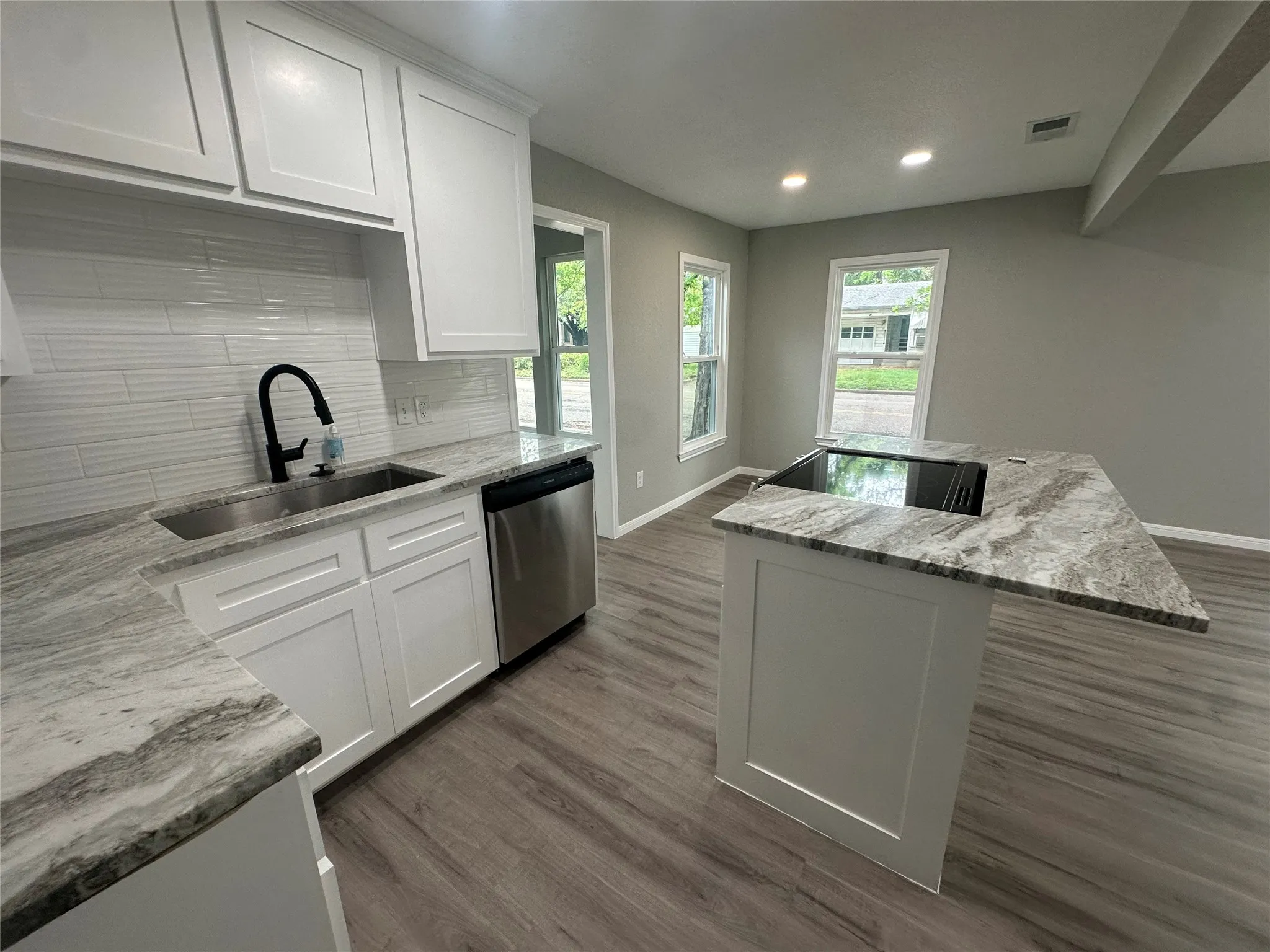 Single Family Residence For Sale in Mc Lennan County , 3401 Windsor Avenue, Waco, Texas 76708, 3 Bedroom, 1 Bathroom, 2 Garage spaces, 1,416 Sqft, built in 1952, mls#21237740, Real Estate Agent in Waco, Homes For Sale in Mc Lennan county, Homes For Sale in Waco, Realtor in Waco Texas, Real Estate Brokerage Independent Realty Texas, Luminita Cordes Realtor