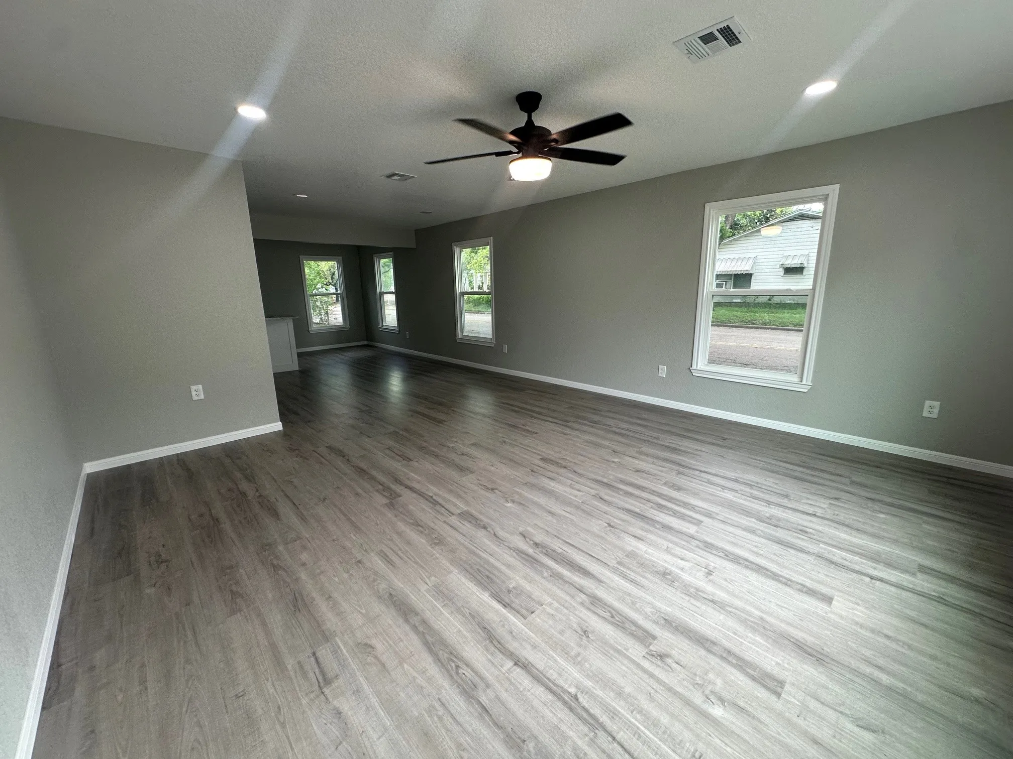 Single Family Residence For Sale in Mc Lennan County , 3401 Windsor Avenue, Waco, Texas 76708, 3 Bedroom, 1 Bathroom, 2 Garage spaces, 1,416 Sqft, built in 1952, mls#21237740, Real Estate Agent in Waco, Homes For Sale in Mc Lennan county, Homes For Sale in Waco, Realtor in Waco Texas, Real Estate Brokerage Independent Realty Texas, Luminita Cordes Realtor