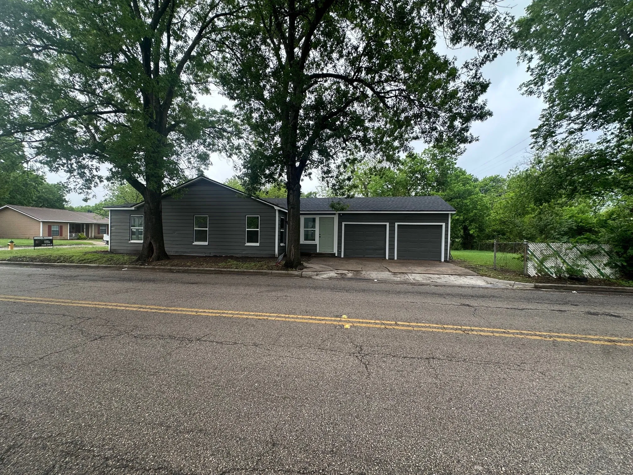 Single Family Residence For Sale in Mc Lennan County , 3401 Windsor Avenue, Waco, Texas 76708, 3 Bedroom, 1 Bathroom, 2 Garage spaces, 1,416 Sqft, built in 1952, mls#21237740, Real Estate Agent in Waco, Homes For Sale in Mc Lennan county, Homes For Sale in Waco, Realtor in Waco Texas, Real Estate Brokerage Independent Realty Texas, Luminita Cordes Realtor