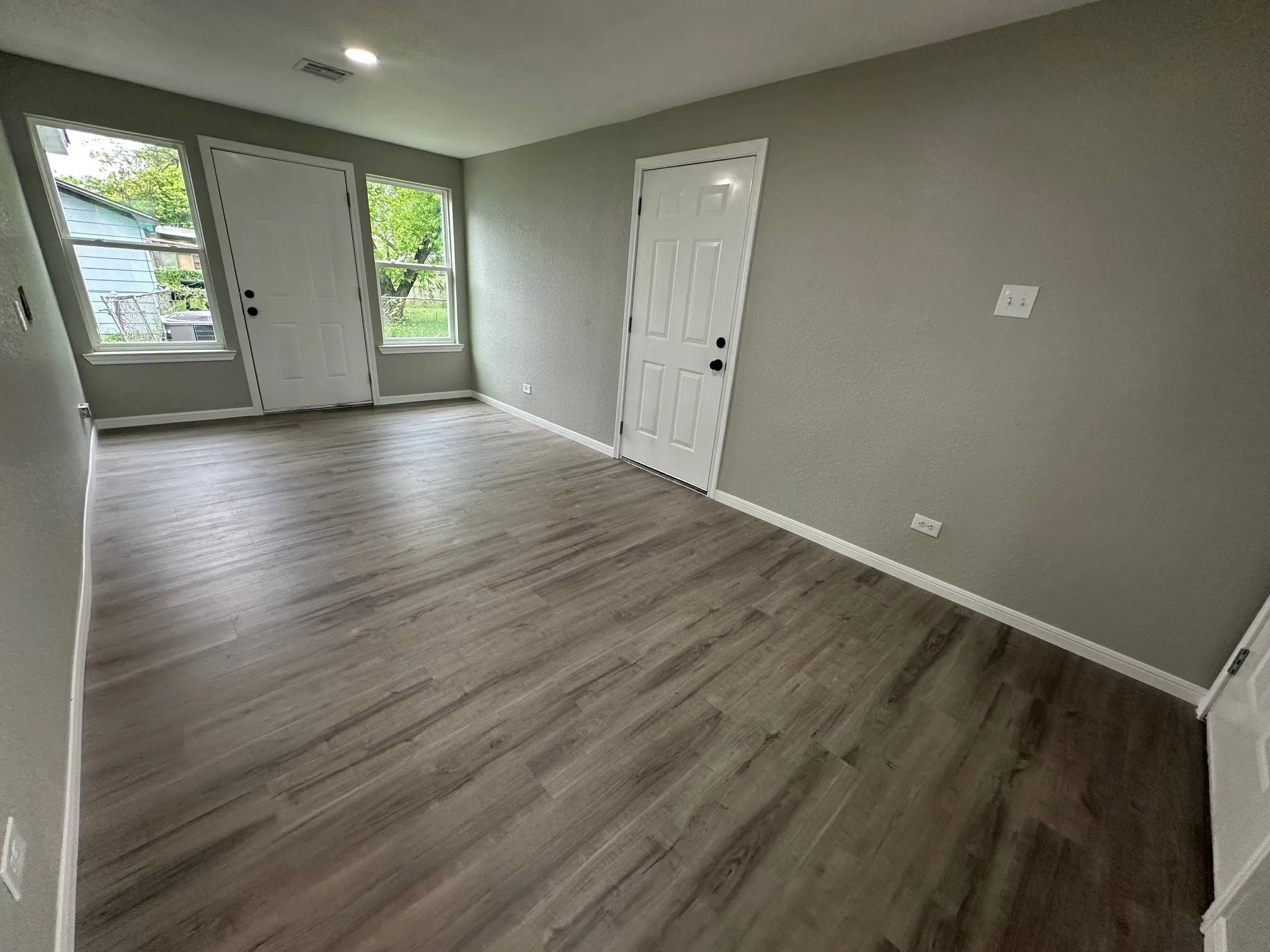 Single Family Residence For Sale in Mc Lennan County , 3401 Windsor Avenue, Waco, Texas 76708, 3 Bedroom, 1 Bathroom, 2 Garage spaces, 1,416 Sqft, built in 1952, mls#21237740, Real Estate Agent in Waco, Homes For Sale in Mc Lennan county, Homes For Sale in Waco, Realtor in Waco Texas, Real Estate Brokerage Independent Realty Texas, Luminita Cordes Realtor