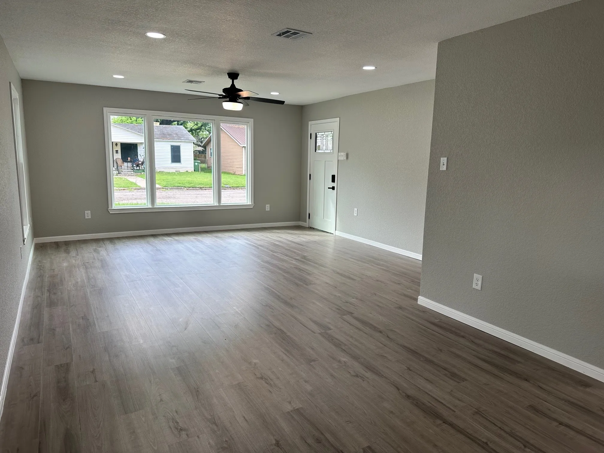 Single Family Residence For Sale in Mc Lennan County , 3401 Windsor Avenue, Waco, Texas 76708, 3 Bedroom, 1 Bathroom, 2 Garage spaces, 1,416 Sqft, built in 1952, mls#21237740, Real Estate Agent in Waco, Homes For Sale in Mc Lennan county, Homes For Sale in Waco, Realtor in Waco Texas, Real Estate Brokerage Independent Realty Texas, Luminita Cordes Realtor