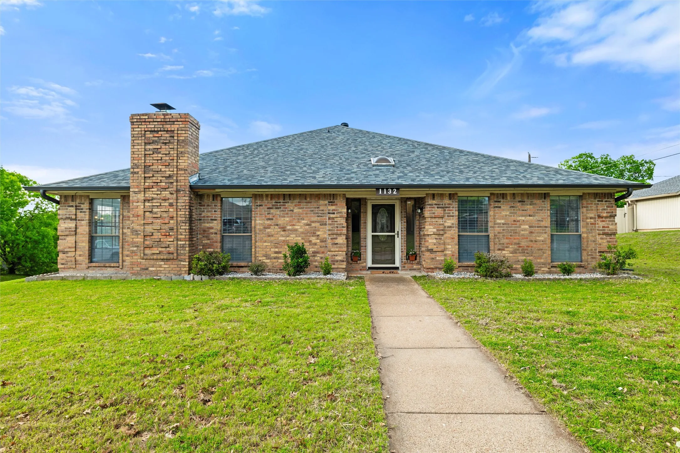Single Family Residence For Sale in Tarrant County , 1132 Trinity Drive, Benbrook, Texas 76126, 4 Bedroom, 3 Bathroom, 2 Garage spaces, 2,573 Sqft, built in 1985, Preowned, Price $375,000, mls#21231441, Real Estate Agent in Benbrook, Homes For Sale in Tarrant county, Homes For Sale in Benbrook, Realtor in Benbrook Texas, Real Estate Brokerage Independent Realty Texas, Luminita Cordes Realtor