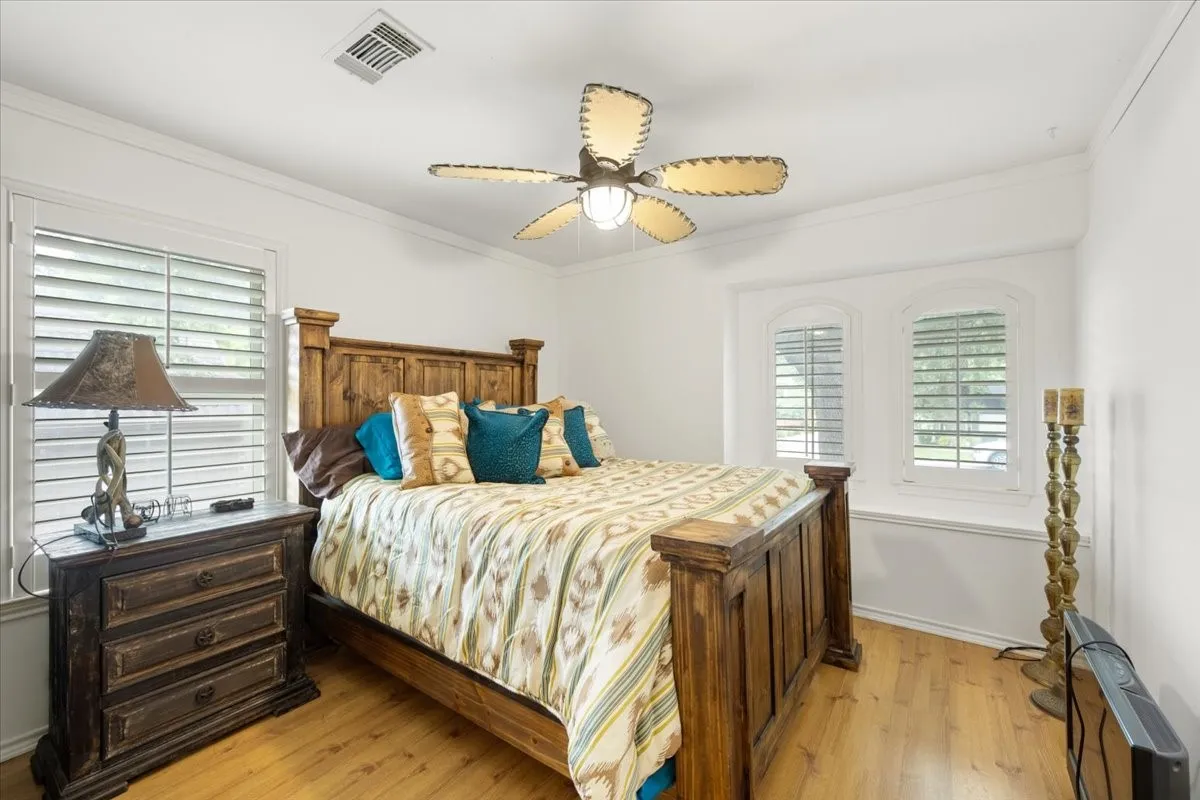 Single Family Residence For Sale in Tarrant County , 8325 Crosswind Drive, Fort Worth, Texas 76179, 4 Bedroom, 3 Bathroom, 2 Garage spaces, 2,052 Sqft, built in 1987, Preowned, mls#21235551, Real Estate Agent in Fort Worth, Homes For Sale in Tarrant county, Homes For Sale in Fort Worth, Realtor in Fort Worth Texas, Real Estate Brokerage Independent Realty Texas, Luminita Cordes Realtor