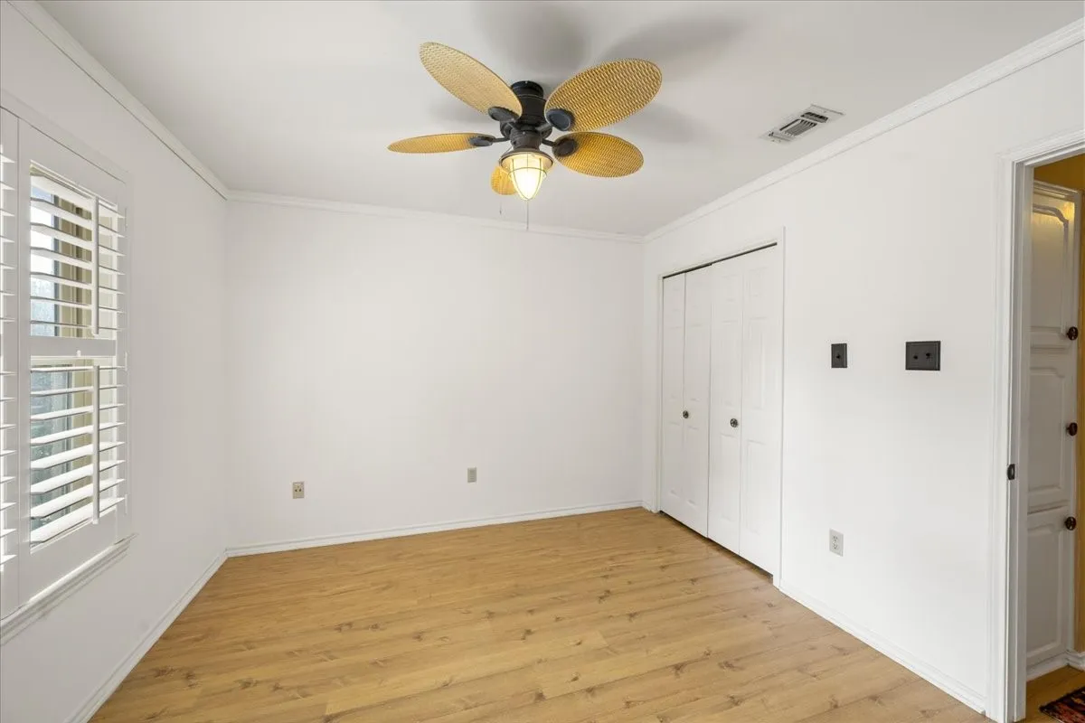 Single Family Residence For Sale in Tarrant County , 8325 Crosswind Drive, Fort Worth, Texas 76179, 4 Bedroom, 3 Bathroom, 2 Garage spaces, 2,052 Sqft, built in 1987, Preowned, mls#21235551, Real Estate Agent in Fort Worth, Homes For Sale in Tarrant county, Homes For Sale in Fort Worth, Realtor in Fort Worth Texas, Real Estate Brokerage Independent Realty Texas, Luminita Cordes Realtor