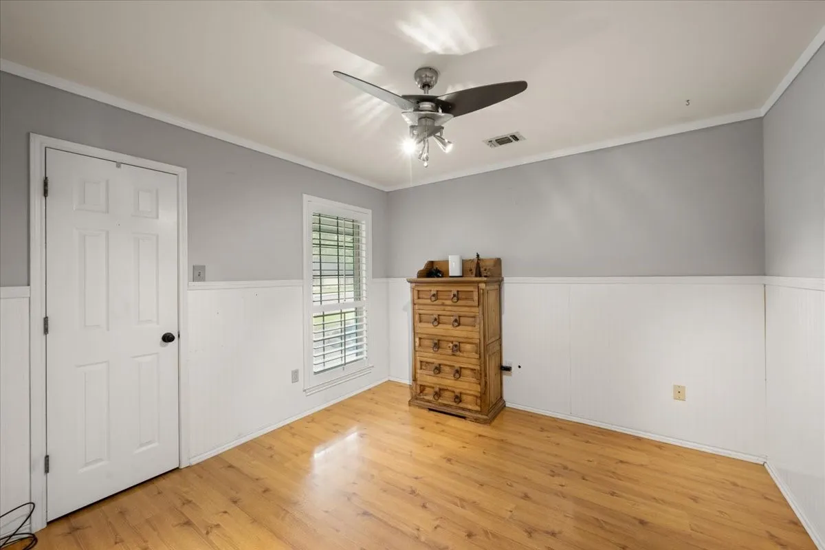 Single Family Residence For Sale in Tarrant County , 8325 Crosswind Drive, Fort Worth, Texas 76179, 4 Bedroom, 3 Bathroom, 2 Garage spaces, 2,052 Sqft, built in 1987, Preowned, mls#21235551, Real Estate Agent in Fort Worth, Homes For Sale in Tarrant county, Homes For Sale in Fort Worth, Realtor in Fort Worth Texas, Real Estate Brokerage Independent Realty Texas, Luminita Cordes Realtor