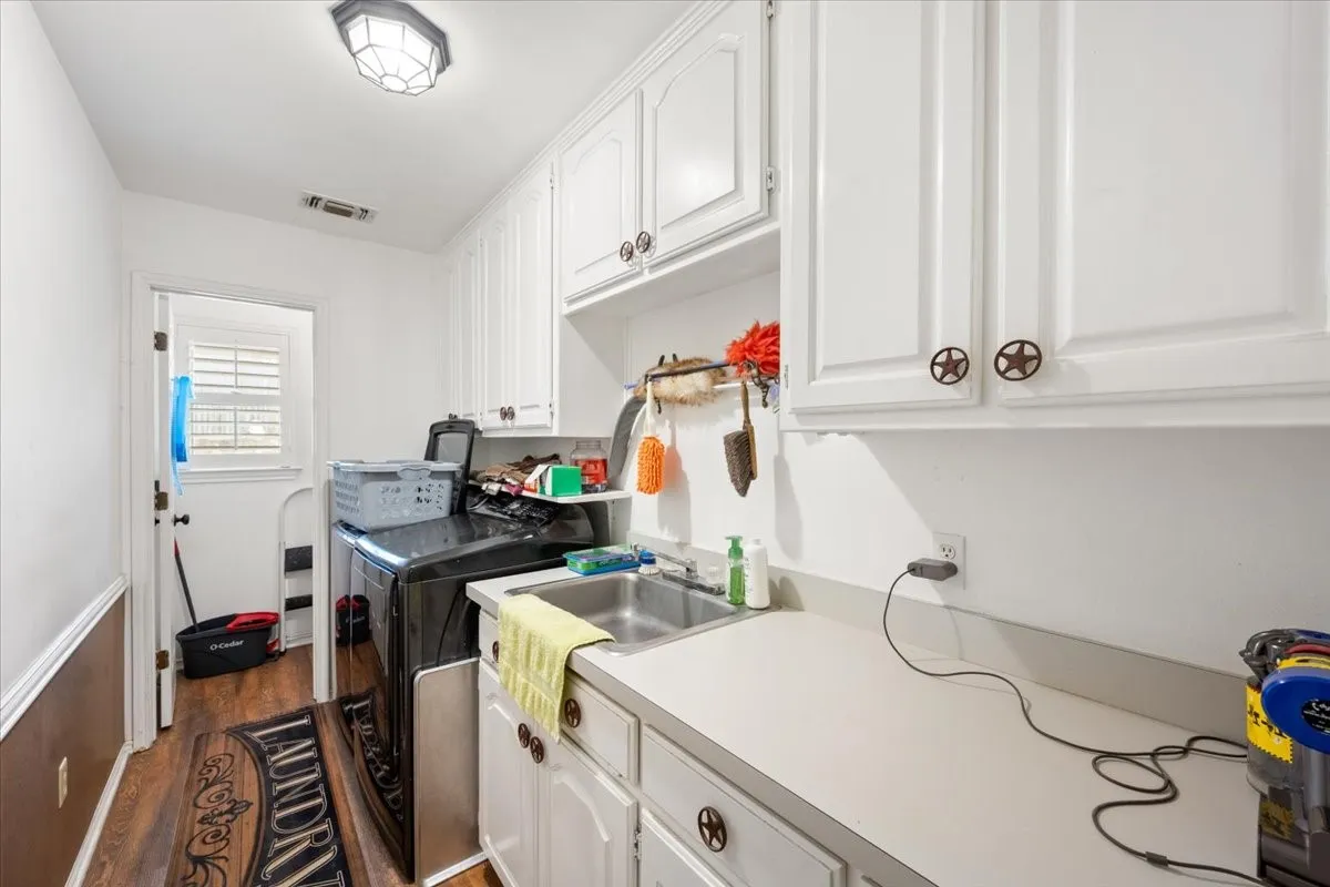 Single Family Residence For Sale in Tarrant County , 8325 Crosswind Drive, Fort Worth, Texas 76179, 4 Bedroom, 3 Bathroom, 2 Garage spaces, 2,052 Sqft, built in 1987, Preowned, mls#21235551, Real Estate Agent in Fort Worth, Homes For Sale in Tarrant county, Homes For Sale in Fort Worth, Realtor in Fort Worth Texas, Real Estate Brokerage Independent Realty Texas, Luminita Cordes Realtor