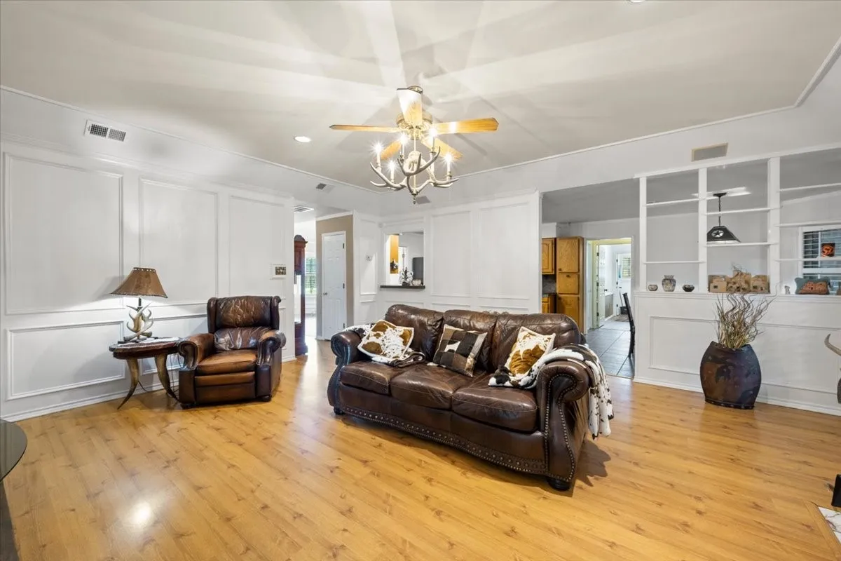 Single Family Residence For Sale in Tarrant County , 8325 Crosswind Drive, Fort Worth, Texas 76179, 4 Bedroom, 3 Bathroom, 2 Garage spaces, 2,052 Sqft, built in 1987, Preowned, mls#21235551, Real Estate Agent in Fort Worth, Homes For Sale in Tarrant county, Homes For Sale in Fort Worth, Realtor in Fort Worth Texas, Real Estate Brokerage Independent Realty Texas, Luminita Cordes Realtor