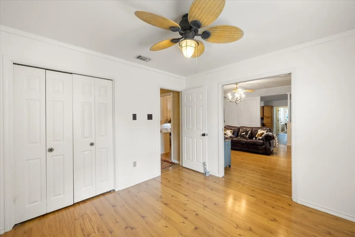 Single Family Residence For Sale in Tarrant County , 8325 Crosswind Drive, Fort Worth, Texas 76179, 4 Bedroom, 3 Bathroom, 2 Garage spaces, 2,052 Sqft, built in 1987, Preowned, mls#21235551, Real Estate Agent in Fort Worth, Homes For Sale in Tarrant county, Homes For Sale in Fort Worth, Realtor in Fort Worth Texas, Real Estate Brokerage Independent Realty Texas, Luminita Cordes Realtor