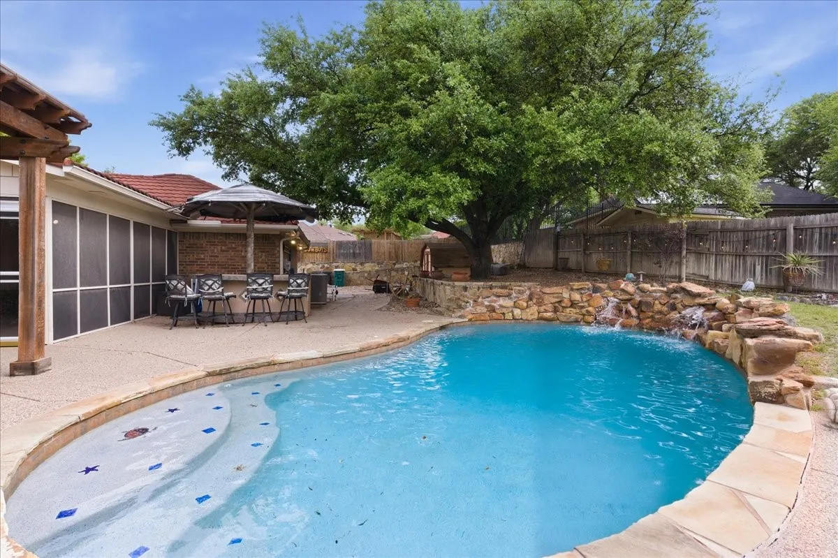 Single Family Residence For Sale in Tarrant County , 8325 Crosswind Drive, Fort Worth, Texas 76179, 4 Bedroom, 3 Bathroom, 2 Garage spaces, 2,052 Sqft, built in 1987, Preowned, mls#21235551, Real Estate Agent in Fort Worth, Homes For Sale in Tarrant county, Homes For Sale in Fort Worth, Realtor in Fort Worth Texas, Real Estate Brokerage Independent Realty Texas, Luminita Cordes Realtor