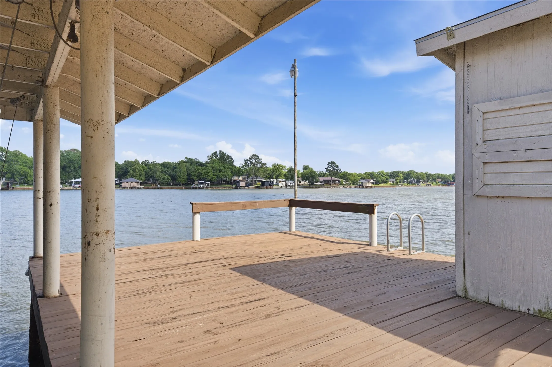 Single Family Residence For Sale in Henderson County , 116 Camino Robles Street, Gun Barrel City, Texas 75156, 3 Bedroom, 3 Bathroom, 2 Garage spaces, 1,872 Sqft, built in 1983, Preowned, mls#21237880, Real Estate Agent in Gun Barrel City, Homes For Sale in Henderson county, Homes For Sale in Gun Barrel City, Realtor in Gun Barrel City Texas, Real Estate Brokerage Independent Realty Texas, Luminita Cordes Realtor