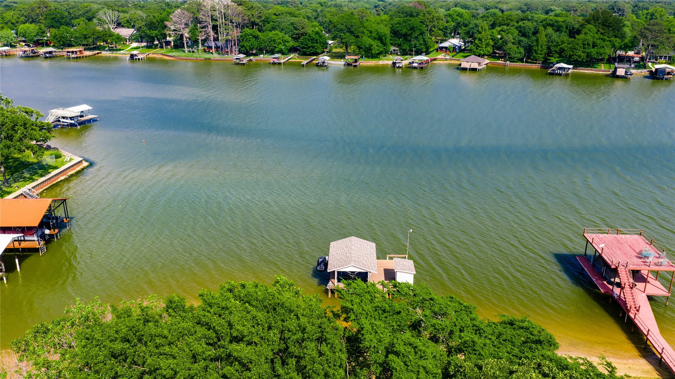 Single Family Residence For Sale in Henderson County , 116 Camino Robles Street, Gun Barrel City, Texas 75156, 3 Bedroom, 3 Bathroom, 2 Garage spaces, 1,872 Sqft, built in 1983, Preowned, mls#21237880, Real Estate Agent in Gun Barrel City, Homes For Sale in Henderson county, Homes For Sale in Gun Barrel City, Realtor in Gun Barrel City Texas, Real Estate Brokerage Independent Realty Texas, Luminita Cordes Realtor
