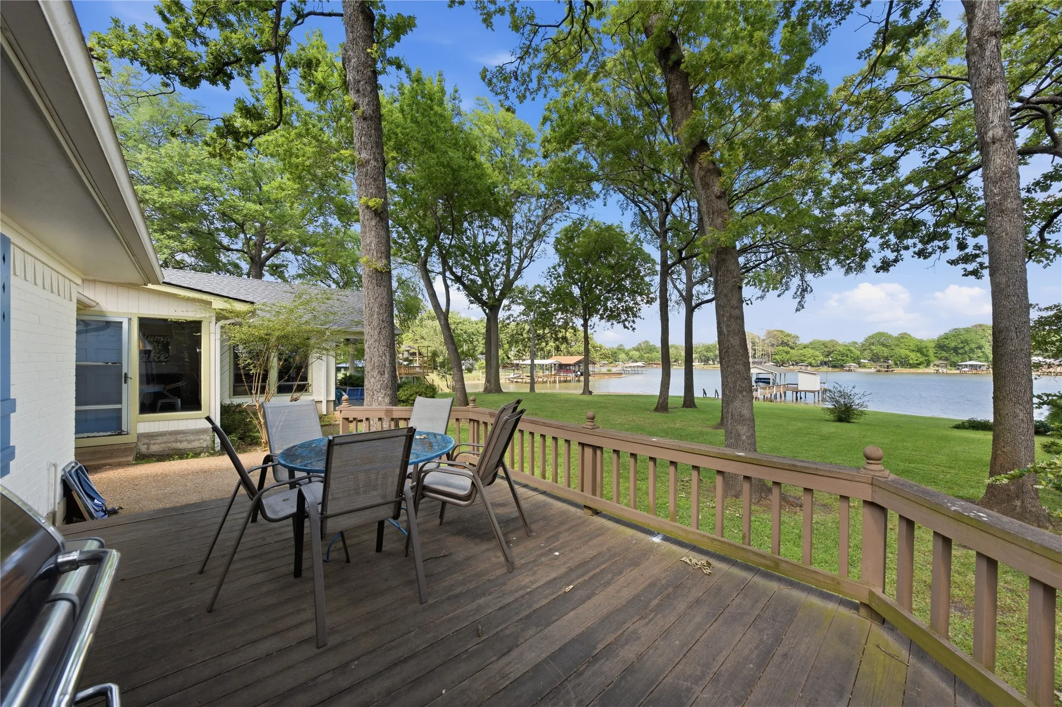 Single Family Residence For Sale in Henderson County , 116 Camino Robles Street, Gun Barrel City, Texas 75156, 3 Bedroom, 3 Bathroom, 2 Garage spaces, 1,872 Sqft, built in 1983, Preowned, mls#21237880, Real Estate Agent in Gun Barrel City, Homes For Sale in Henderson county, Homes For Sale in Gun Barrel City, Realtor in Gun Barrel City Texas, Real Estate Brokerage Independent Realty Texas, Luminita Cordes Realtor