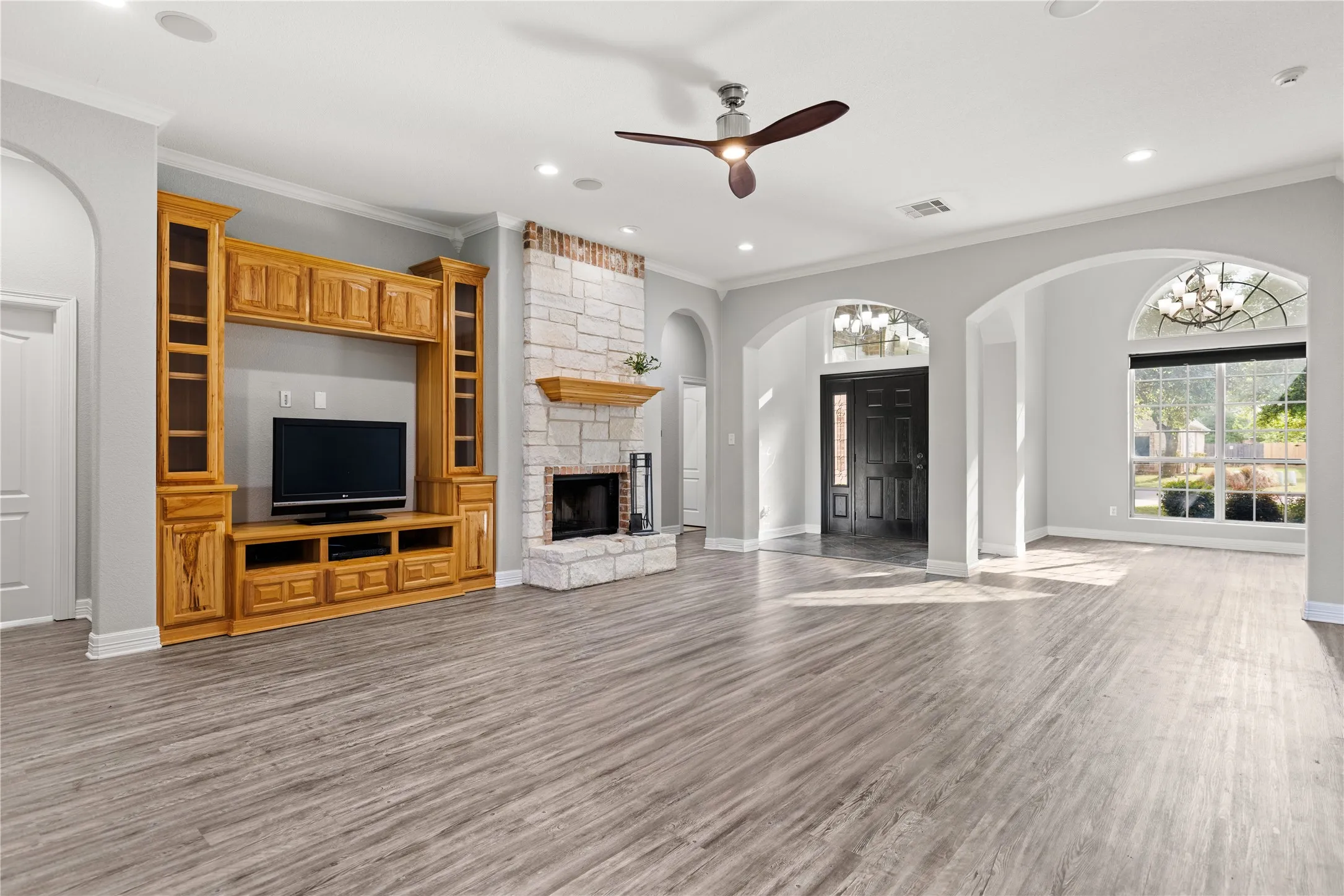Single Family Residence For Sale in Mc Lennan County , 937 Queen Elizabeth Drive, Mc Gregor, Texas 76657, 4 Bedroom, 3 Bathroom, 3 Garage spaces, 2,919 Sqft, built in 2006, Preowned, mls#21237832, Real Estate Agent in Mc Gregor, Homes For Sale in Mc Lennan county, Homes For Sale in Mc Gregor, Realtor in Mc Gregor Texas, Real Estate Brokerage Independent Realty Texas, Luminita Cordes Realtor