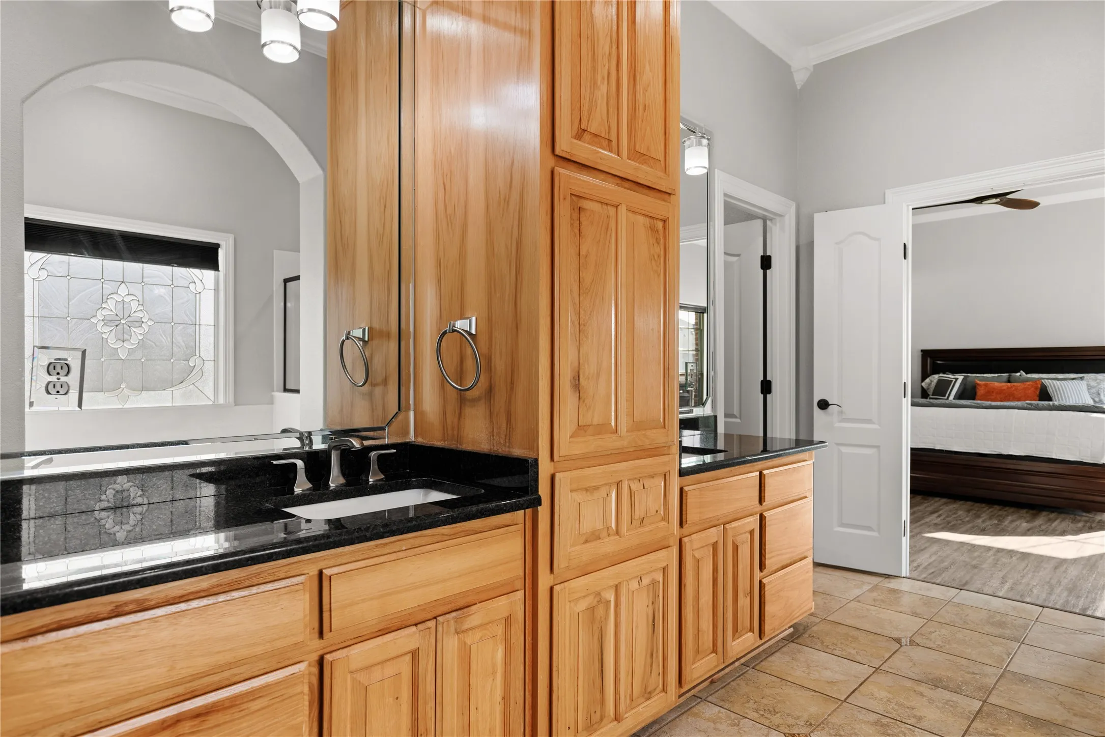 Single Family Residence For Sale in Mc Lennan County , 937 Queen Elizabeth Drive, Mc Gregor, Texas 76657, 4 Bedroom, 3 Bathroom, 3 Garage spaces, 2,919 Sqft, built in 2006, Preowned, mls#21237832, Real Estate Agent in Mc Gregor, Homes For Sale in Mc Lennan county, Homes For Sale in Mc Gregor, Realtor in Mc Gregor Texas, Real Estate Brokerage Independent Realty Texas, Luminita Cordes Realtor