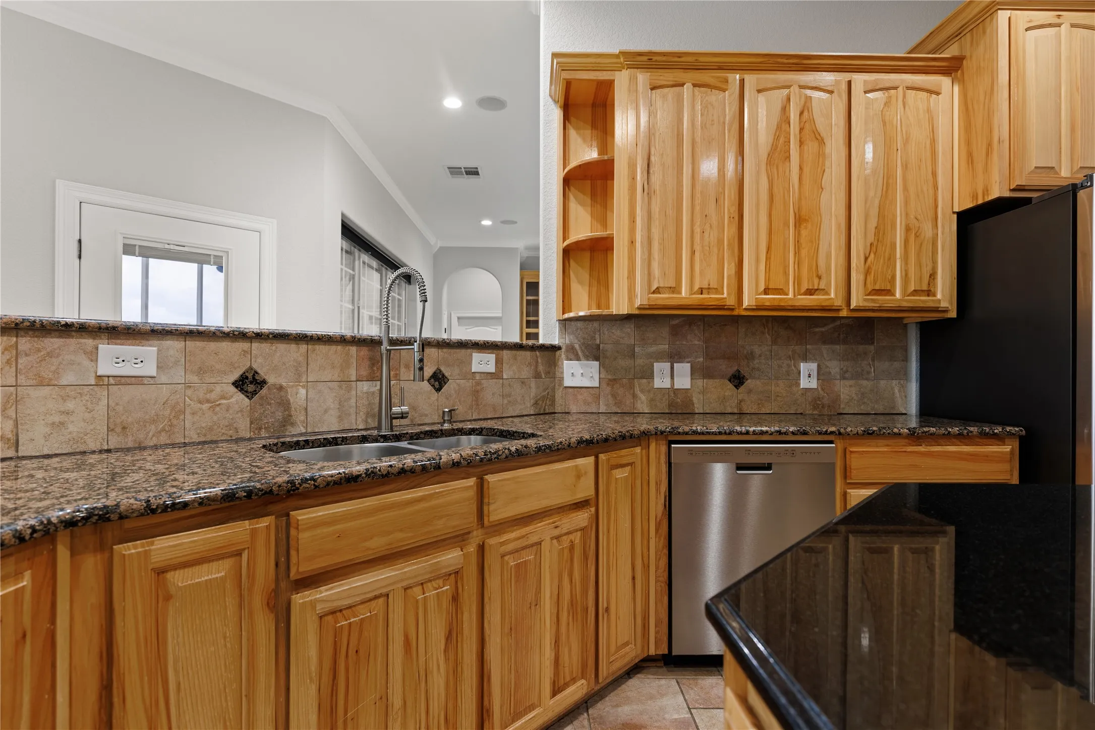 Single Family Residence For Sale in Mc Lennan County , 937 Queen Elizabeth Drive, Mc Gregor, Texas 76657, 4 Bedroom, 3 Bathroom, 3 Garage spaces, 2,919 Sqft, built in 2006, Preowned, mls#21237832, Real Estate Agent in Mc Gregor, Homes For Sale in Mc Lennan county, Homes For Sale in Mc Gregor, Realtor in Mc Gregor Texas, Real Estate Brokerage Independent Realty Texas, Luminita Cordes Realtor