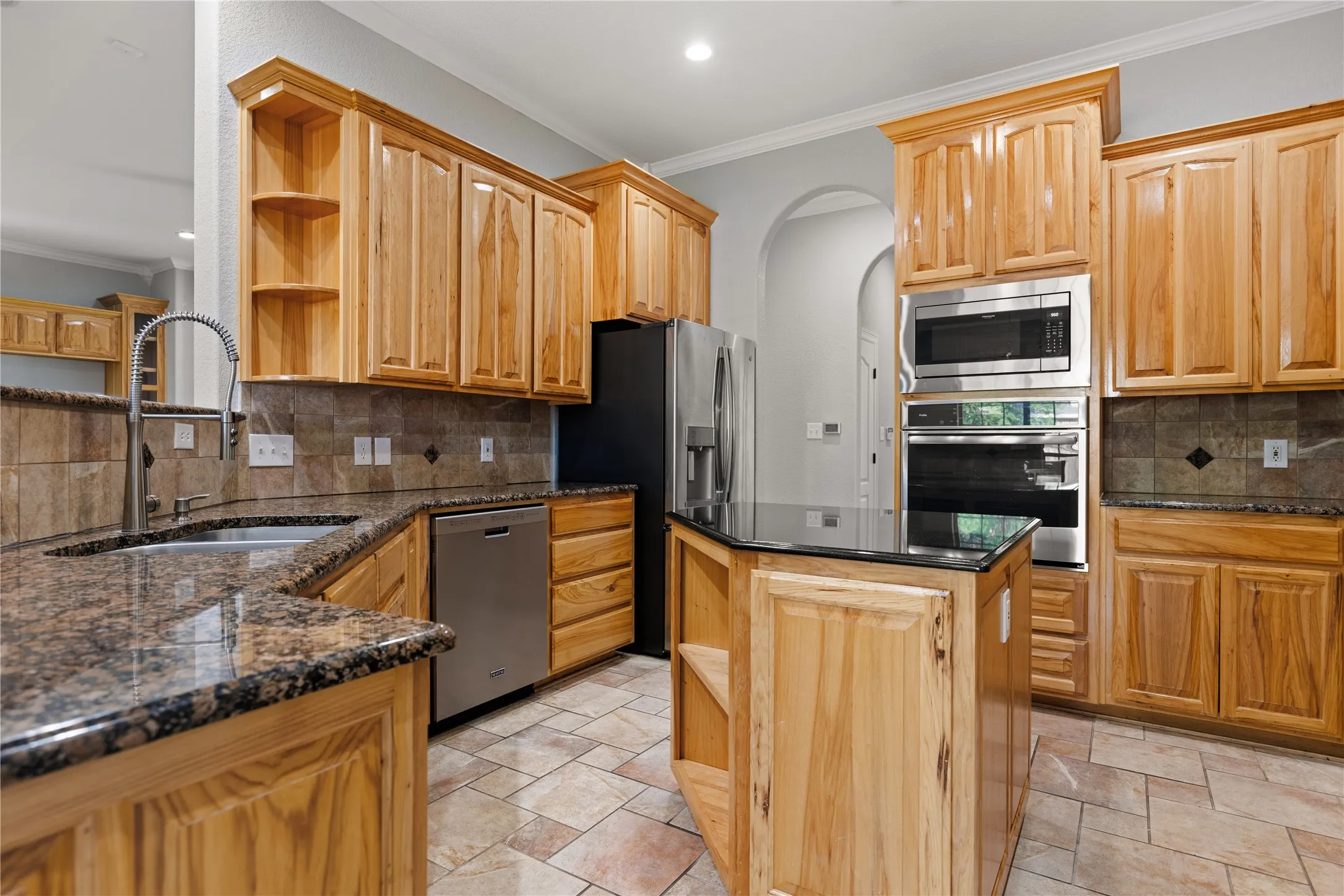 Single Family Residence For Sale in Mc Lennan County , 937 Queen Elizabeth Drive, Mc Gregor, Texas 76657, 4 Bedroom, 3 Bathroom, 3 Garage spaces, 2,919 Sqft, built in 2006, Preowned, mls#21237832, Real Estate Agent in Mc Gregor, Homes For Sale in Mc Lennan county, Homes For Sale in Mc Gregor, Realtor in Mc Gregor Texas, Real Estate Brokerage Independent Realty Texas, Luminita Cordes Realtor
