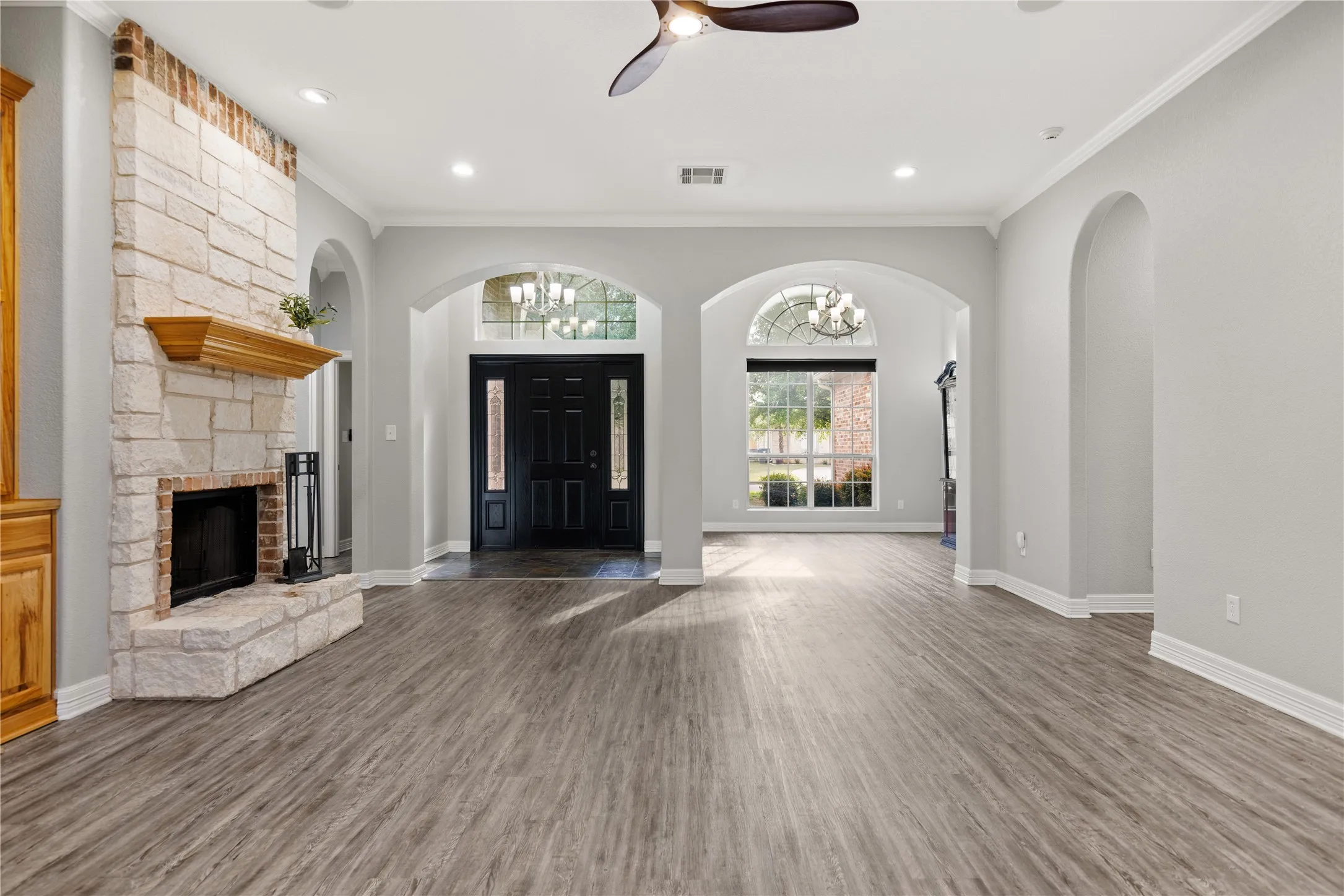 Single Family Residence For Sale in Mc Lennan County , 937 Queen Elizabeth Drive, Mc Gregor, Texas 76657, 4 Bedroom, 3 Bathroom, 3 Garage spaces, 2,919 Sqft, built in 2006, Preowned, mls#21237832, Real Estate Agent in Mc Gregor, Homes For Sale in Mc Lennan county, Homes For Sale in Mc Gregor, Realtor in Mc Gregor Texas, Real Estate Brokerage Independent Realty Texas, Luminita Cordes Realtor