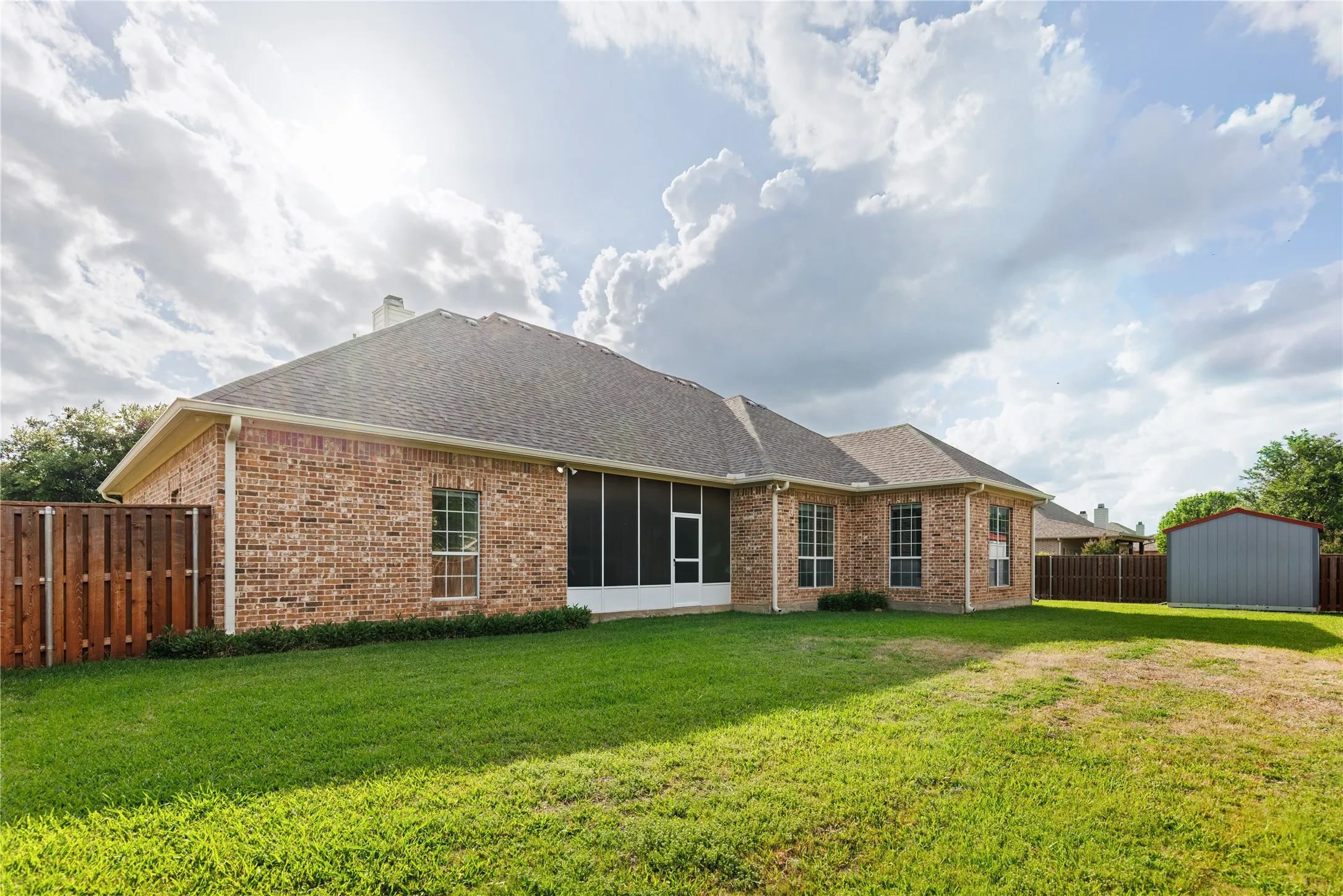 Single Family Residence For Sale in Mc Lennan County , 937 Queen Elizabeth Drive, Mc Gregor, Texas 76657, 4 Bedroom, 3 Bathroom, 3 Garage spaces, 2,919 Sqft, built in 2006, Preowned, mls#21237832, Real Estate Agent in Mc Gregor, Homes For Sale in Mc Lennan county, Homes For Sale in Mc Gregor, Realtor in Mc Gregor Texas, Real Estate Brokerage Independent Realty Texas, Luminita Cordes Realtor