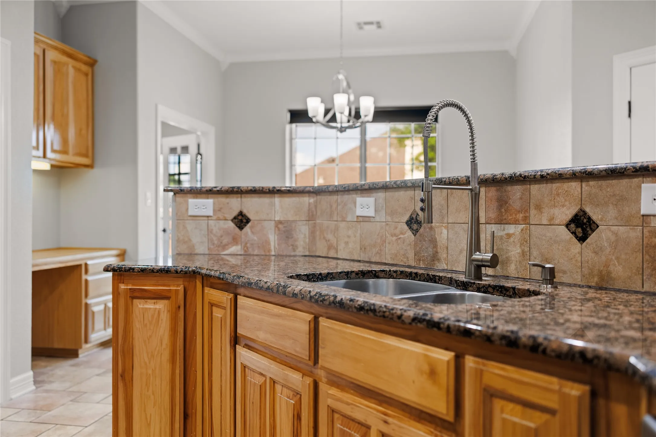 Single Family Residence For Sale in Mc Lennan County , 937 Queen Elizabeth Drive, Mc Gregor, Texas 76657, 4 Bedroom, 3 Bathroom, 3 Garage spaces, 2,919 Sqft, built in 2006, Preowned, mls#21237832, Real Estate Agent in Mc Gregor, Homes For Sale in Mc Lennan county, Homes For Sale in Mc Gregor, Realtor in Mc Gregor Texas, Real Estate Brokerage Independent Realty Texas, Luminita Cordes Realtor