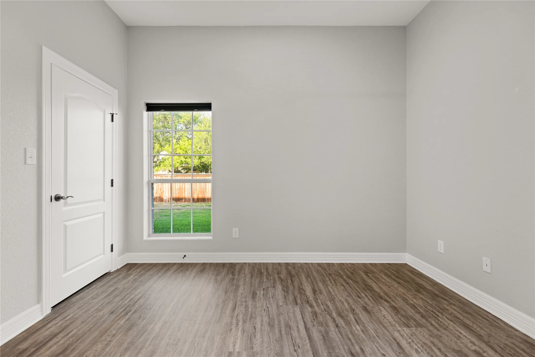 Single Family Residence For Sale in Mc Lennan County , 937 Queen Elizabeth Drive, Mc Gregor, Texas 76657, 4 Bedroom, 3 Bathroom, 3 Garage spaces, 2,919 Sqft, built in 2006, Preowned, mls#21237832, Real Estate Agent in Mc Gregor, Homes For Sale in Mc Lennan county, Homes For Sale in Mc Gregor, Realtor in Mc Gregor Texas, Real Estate Brokerage Independent Realty Texas, Luminita Cordes Realtor
