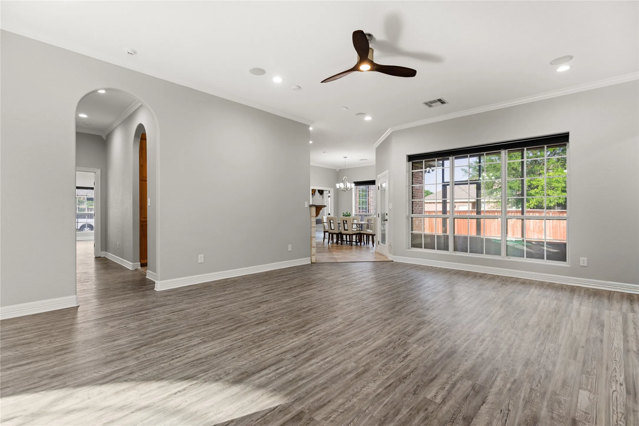 Single Family Residence For Sale in Mc Lennan County , 937 Queen Elizabeth Drive, Mc Gregor, Texas 76657, 4 Bedroom, 3 Bathroom, 3 Garage spaces, 2,919 Sqft, built in 2006, Preowned, mls#21237832, Real Estate Agent in Mc Gregor, Homes For Sale in Mc Lennan county, Homes For Sale in Mc Gregor, Realtor in Mc Gregor Texas, Real Estate Brokerage Independent Realty Texas, Luminita Cordes Realtor