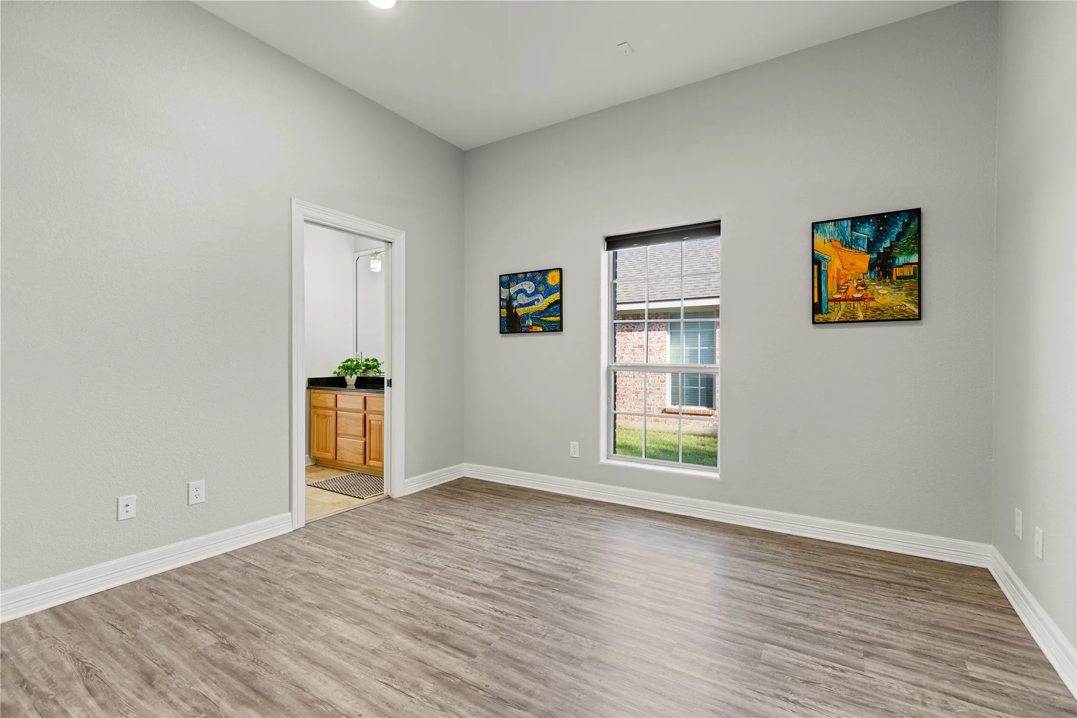 Single Family Residence For Sale in Mc Lennan County , 937 Queen Elizabeth Drive, Mc Gregor, Texas 76657, 4 Bedroom, 3 Bathroom, 3 Garage spaces, 2,919 Sqft, built in 2006, Preowned, mls#21237832, Real Estate Agent in Mc Gregor, Homes For Sale in Mc Lennan county, Homes For Sale in Mc Gregor, Realtor in Mc Gregor Texas, Real Estate Brokerage Independent Realty Texas, Luminita Cordes Realtor