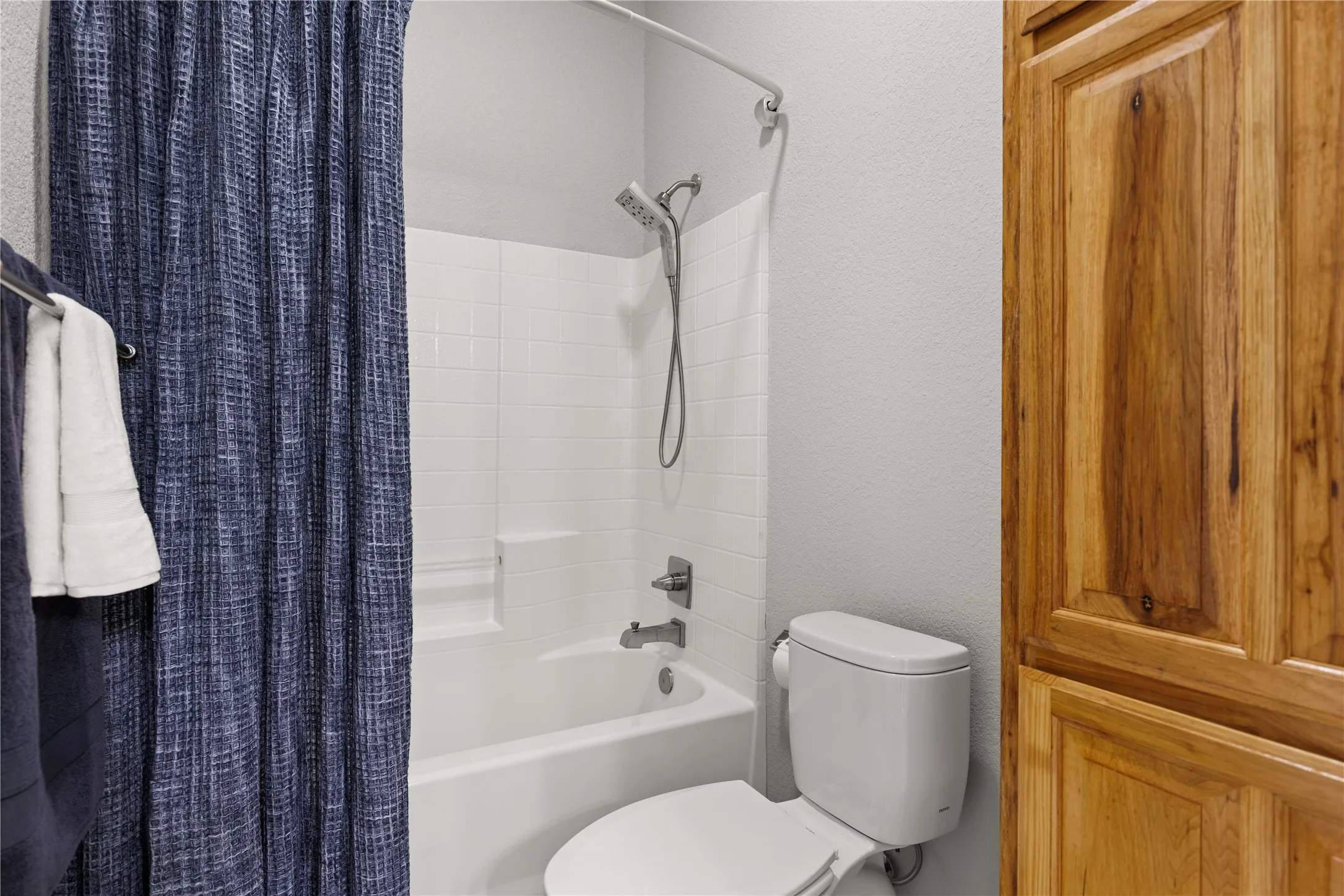 Single Family Residence For Sale in Mc Lennan County , 937 Queen Elizabeth Drive, Mc Gregor, Texas 76657, 4 Bedroom, 3 Bathroom, 3 Garage spaces, 2,919 Sqft, built in 2006, Preowned, mls#21237832, Real Estate Agent in Mc Gregor, Homes For Sale in Mc Lennan county, Homes For Sale in Mc Gregor, Realtor in Mc Gregor Texas, Real Estate Brokerage Independent Realty Texas, Luminita Cordes Realtor