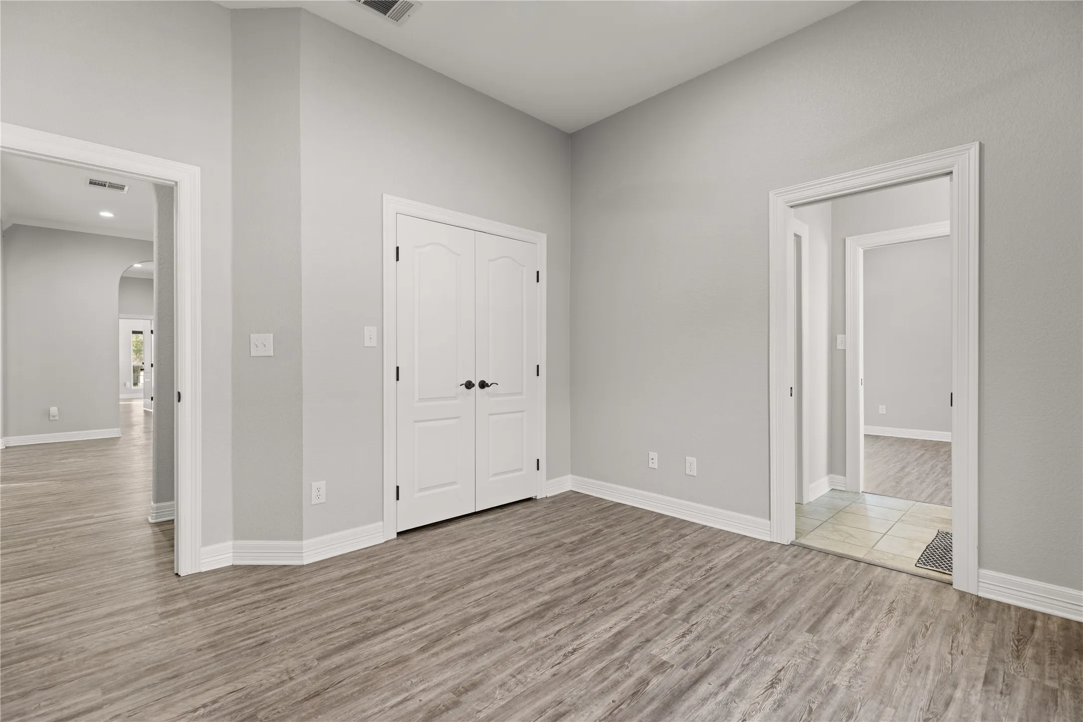Single Family Residence For Sale in Mc Lennan County , 937 Queen Elizabeth Drive, Mc Gregor, Texas 76657, 4 Bedroom, 3 Bathroom, 3 Garage spaces, 2,919 Sqft, built in 2006, Preowned, mls#21237832, Real Estate Agent in Mc Gregor, Homes For Sale in Mc Lennan county, Homes For Sale in Mc Gregor, Realtor in Mc Gregor Texas, Real Estate Brokerage Independent Realty Texas, Luminita Cordes Realtor
