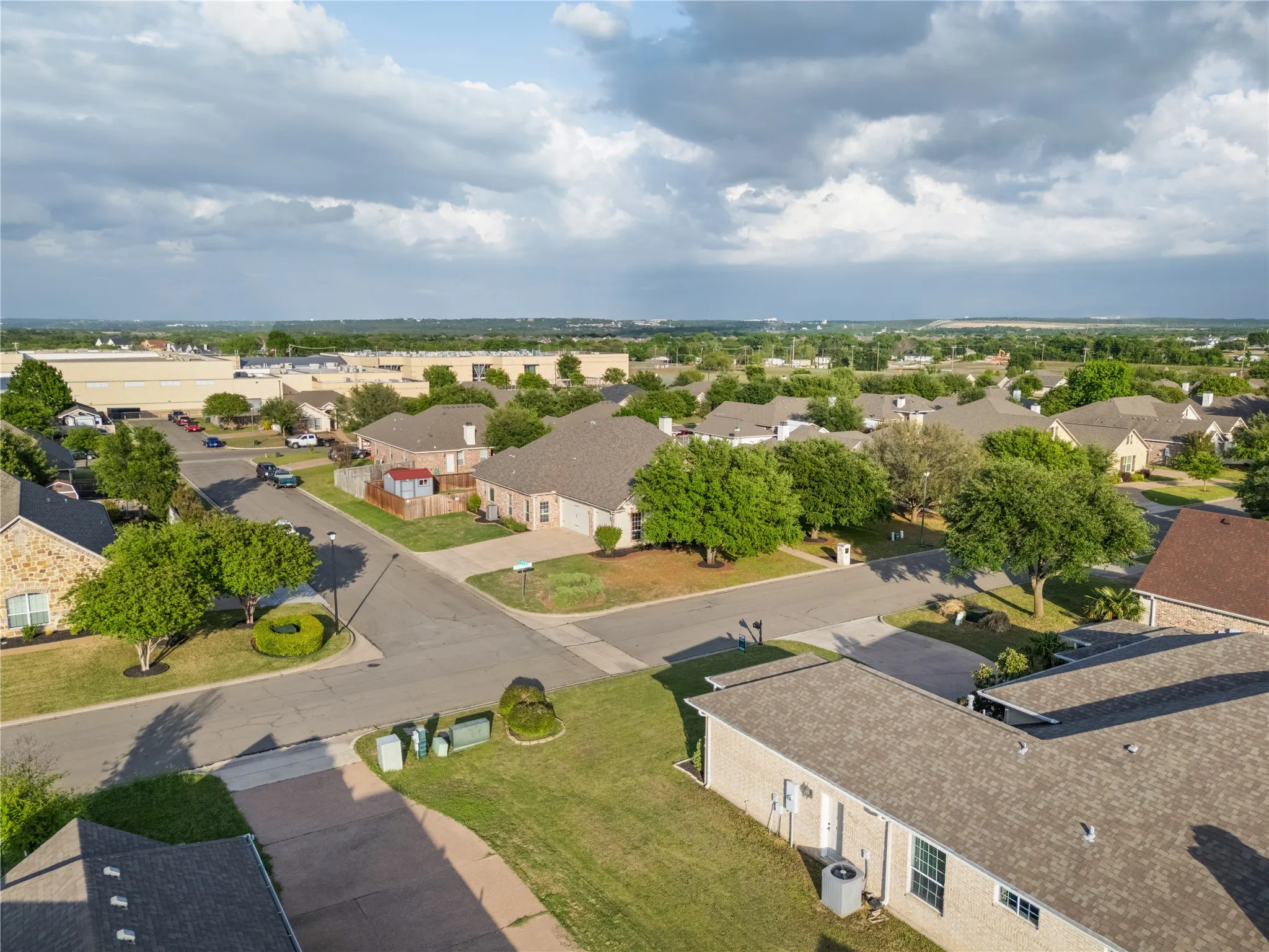 Single Family Residence For Sale in Mc Lennan County , 937 Queen Elizabeth Drive, Mc Gregor, Texas 76657, 4 Bedroom, 3 Bathroom, 3 Garage spaces, 2,919 Sqft, built in 2006, Preowned, mls#21237832, Real Estate Agent in Mc Gregor, Homes For Sale in Mc Lennan county, Homes For Sale in Mc Gregor, Realtor in Mc Gregor Texas, Real Estate Brokerage Independent Realty Texas, Luminita Cordes Realtor