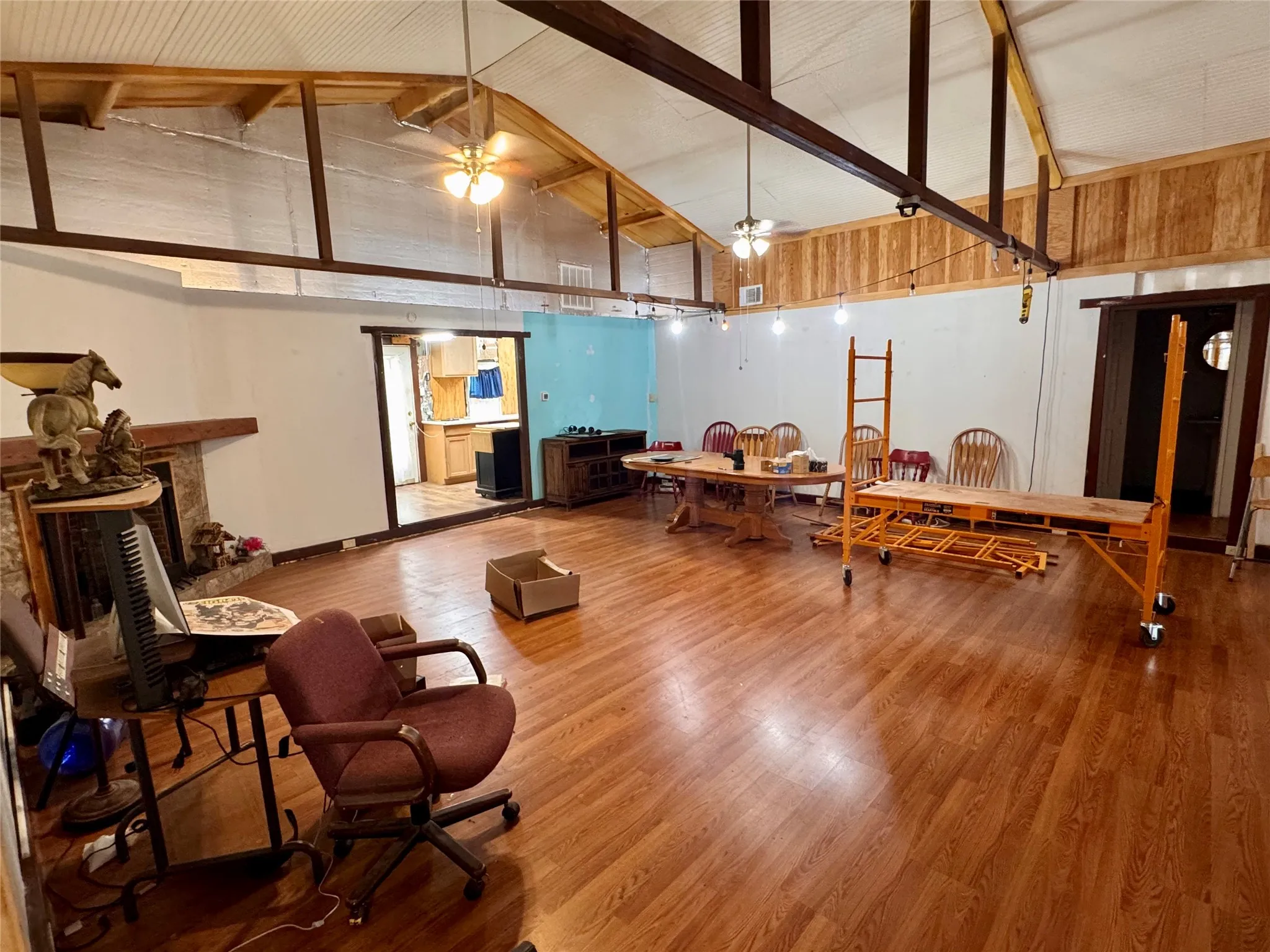 Single Family Residence For Sale in Montague County , 252 Nocona Drive, Nocona, Texas 76255, 3 Bedroom, 2 Bathroom, 2 Garage spaces, 2,240 Sqft, built in 2012, Preowned, mls#21237929, Real Estate Agent in Nocona, Homes For Sale in Montague county, Homes For Sale in Nocona, Realtor in Nocona Texas, Real Estate Brokerage Independent Realty Texas, Luminita Cordes Realtor