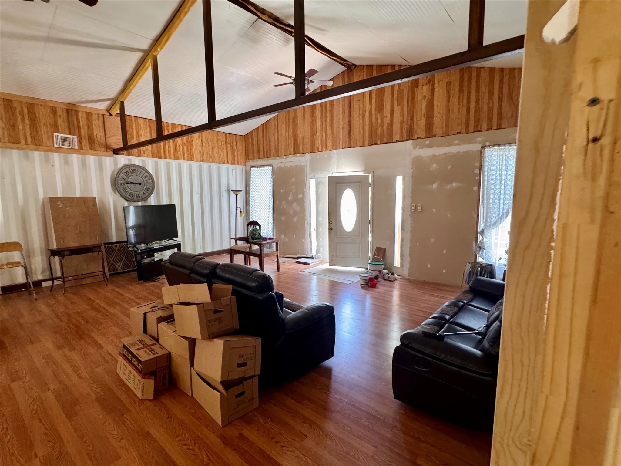 Single Family Residence For Sale in Montague County , 252 Nocona Drive, Nocona, Texas 76255, 3 Bedroom, 2 Bathroom, 2 Garage spaces, 2,240 Sqft, built in 2012, Preowned, mls#21237929, Real Estate Agent in Nocona, Homes For Sale in Montague county, Homes For Sale in Nocona, Realtor in Nocona Texas, Real Estate Brokerage Independent Realty Texas, Luminita Cordes Realtor