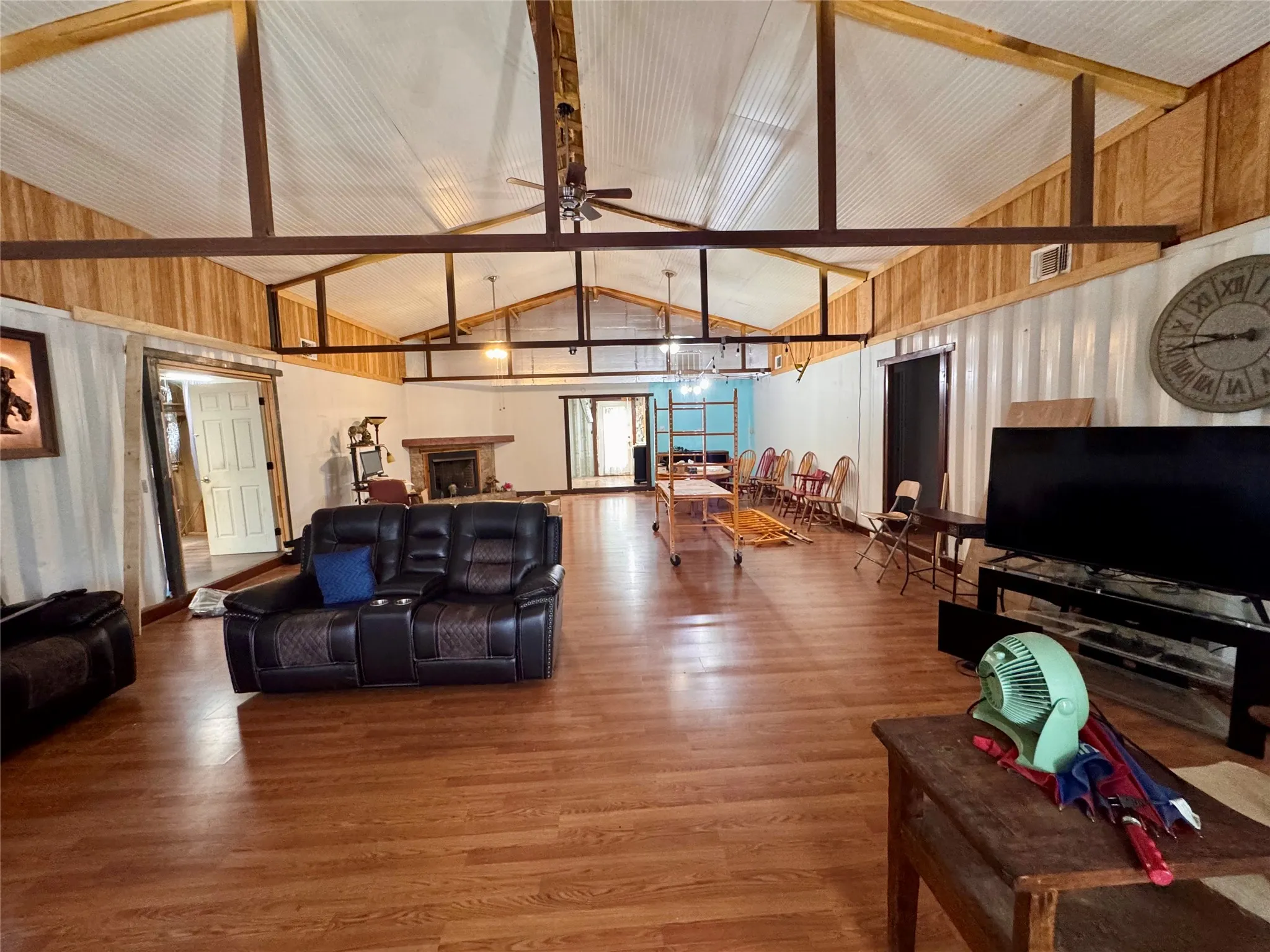 Single Family Residence For Sale in Montague County , 252 Nocona Drive, Nocona, Texas 76255, 3 Bedroom, 2 Bathroom, 2 Garage spaces, 2,240 Sqft, built in 2012, Preowned, mls#21237929, Real Estate Agent in Nocona, Homes For Sale in Montague county, Homes For Sale in Nocona, Realtor in Nocona Texas, Real Estate Brokerage Independent Realty Texas, Luminita Cordes Realtor
