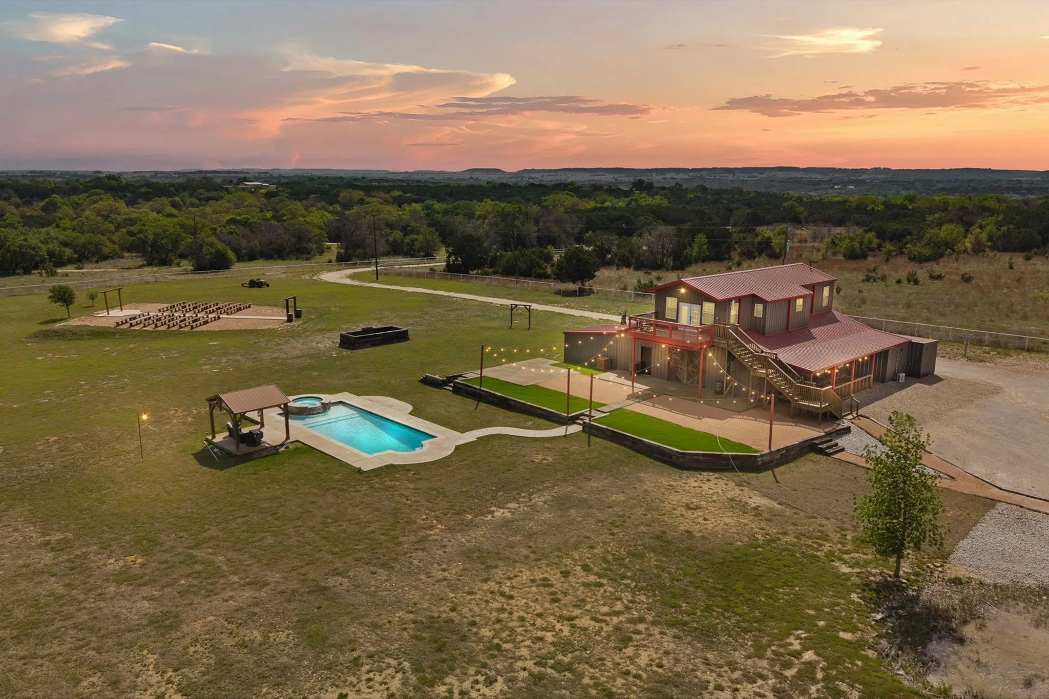 Single Family Residence For Sale in Bosque County , 3119 CR 2730, Glen Rose, Texas 76043, 2 Bedroom, 6 Bathroom, Garage spaces, 3,400 Sqft, built in 2017, Preowned, mls#21237913, Real Estate Agent in Glen Rose, Homes For Sale in Bosque county, Homes For Sale in Glen Rose, Realtor in Glen Rose Texas, Real Estate Brokerage Independent Realty Texas, Luminita Cordes Realtor