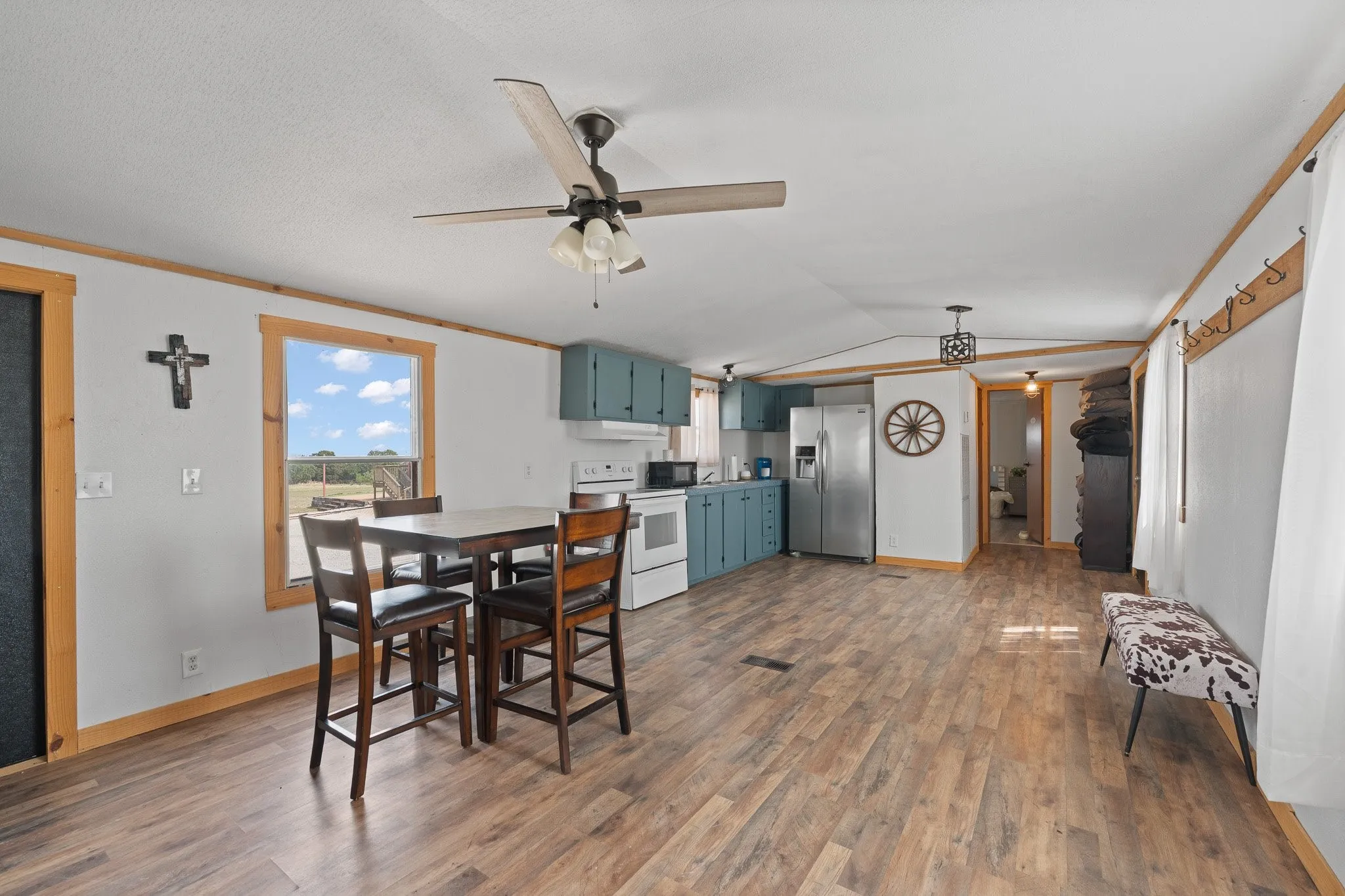 Single Family Residence For Sale in Bosque County , 3119 CR 2730, Glen Rose, Texas 76043, 2 Bedroom, 6 Bathroom, Garage spaces, 3,400 Sqft, built in 2017, Preowned, mls#21237913, Real Estate Agent in Glen Rose, Homes For Sale in Bosque county, Homes For Sale in Glen Rose, Realtor in Glen Rose Texas, Real Estate Brokerage Independent Realty Texas, Luminita Cordes Realtor