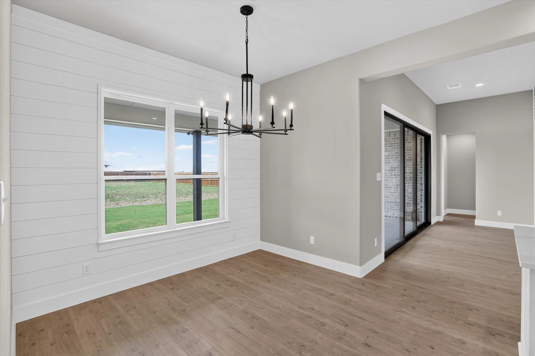 Single Family Residence For Sale in Johnson County , 136 Chapowits, Godley, Texas 76044, 3 Bedroom, 3 Bathroom, 3 Garage spaces, 2,218 Sqft, built in 2026, New Construction - Incomplete, mls#21237943, Real Estate Agent in Godley, Homes For Sale in Johnson county, Homes For Sale in Godley, Realtor in Godley Texas, Real Estate Brokerage Independent Realty Texas, Luminita Cordes Realtor