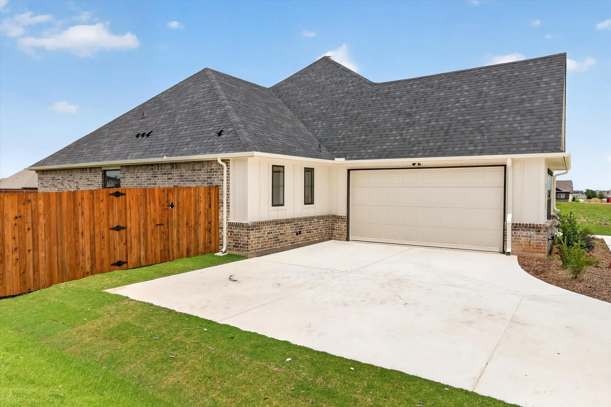 Single Family Residence For Sale in Johnson County , 136 Chapowits, Godley, Texas 76044, 3 Bedroom, 3 Bathroom, 3 Garage spaces, 2,218 Sqft, built in 2026, New Construction - Incomplete, mls#21237943, Real Estate Agent in Godley, Homes For Sale in Johnson county, Homes For Sale in Godley, Realtor in Godley Texas, Real Estate Brokerage Independent Realty Texas, Luminita Cordes Realtor