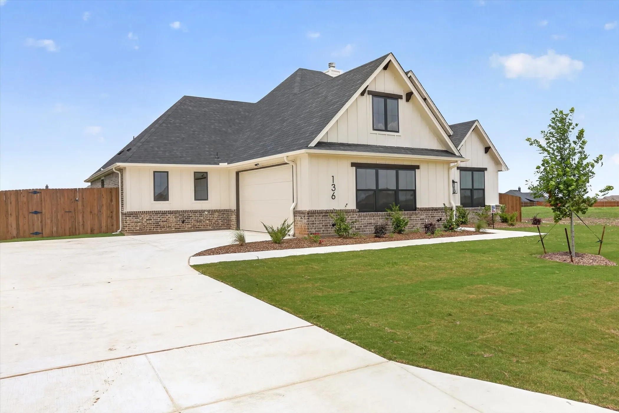Single Family Residence For Sale in Johnson County , 136 Chapowits, Godley, Texas 76044, 3 Bedroom, 3 Bathroom, 3 Garage spaces, 2,218 Sqft, built in 2026, New Construction - Incomplete, mls#21237943, Real Estate Agent in Godley, Homes For Sale in Johnson county, Homes For Sale in Godley, Realtor in Godley Texas, Real Estate Brokerage Independent Realty Texas, Luminita Cordes Realtor