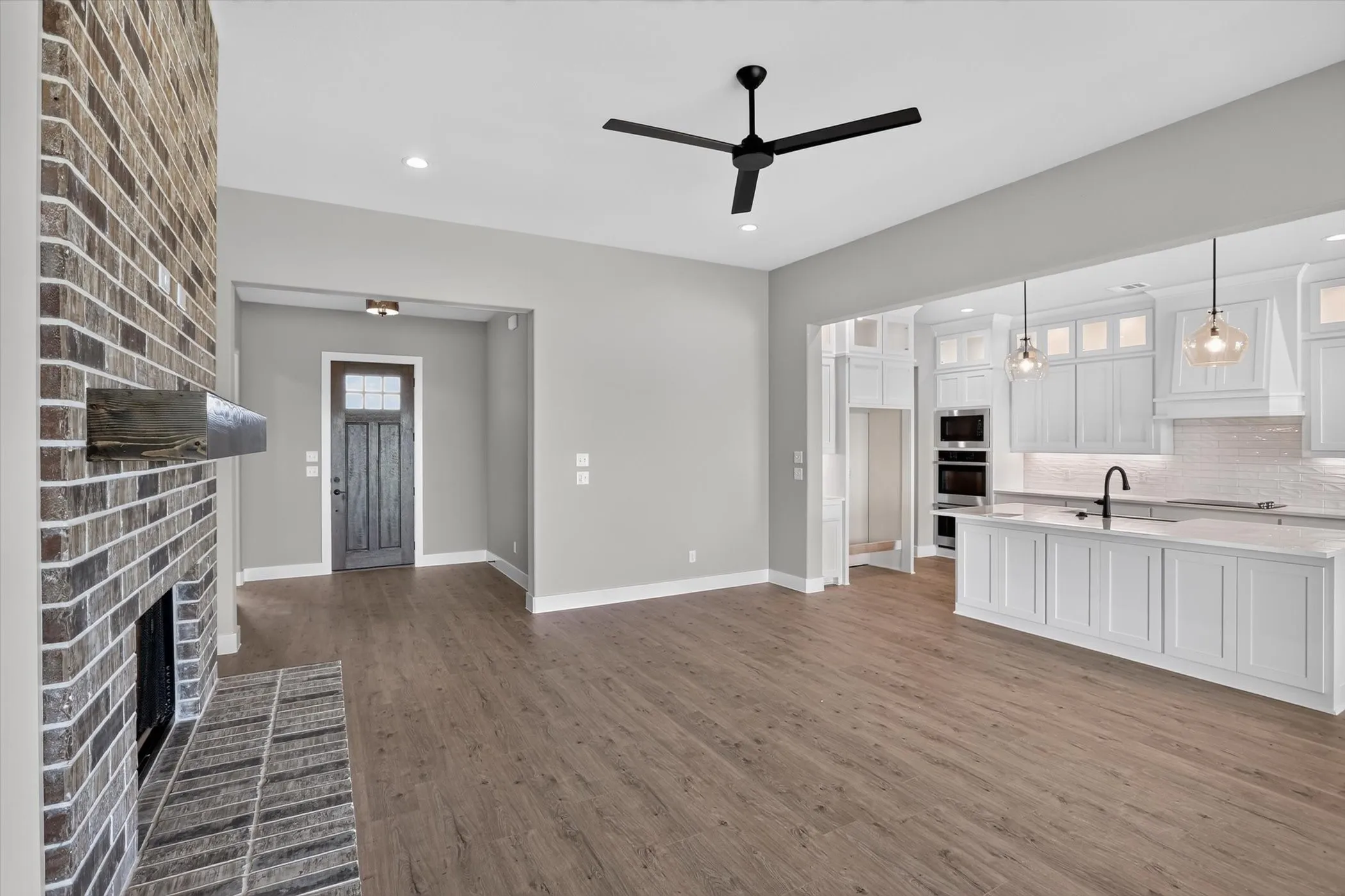 Single Family Residence For Sale in Johnson County , 136 Chapowits, Godley, Texas 76044, 3 Bedroom, 3 Bathroom, 3 Garage spaces, 2,218 Sqft, built in 2026, New Construction - Incomplete, mls#21237943, Real Estate Agent in Godley, Homes For Sale in Johnson county, Homes For Sale in Godley, Realtor in Godley Texas, Real Estate Brokerage Independent Realty Texas, Luminita Cordes Realtor