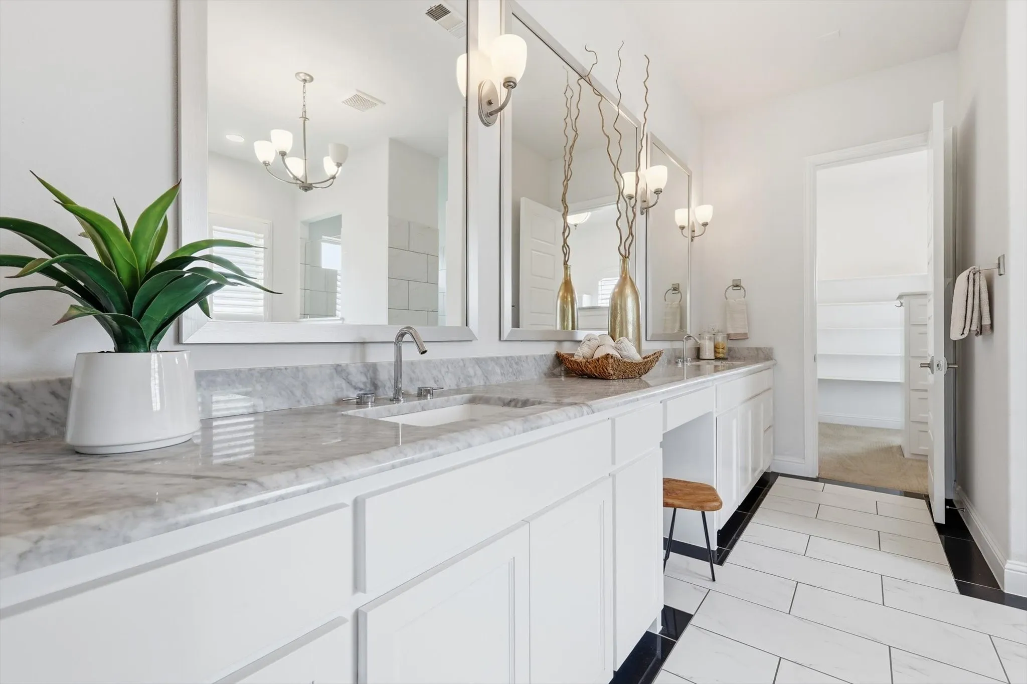 Single Family Residence For Sale in Collin County , 4243 Serenity Trail, Mc Kinney, Texas 75071, 4 Bedrooms, 5 Bathrooms, 3 Garage spaces, 4,504 Sqft, built in 2016, Price $1,150,000, mls#21237462, Real Estate Agent in Mc Kinney, Homes For Sale in Collin county, Homes For Sale in Mc Kinney, Realtor in Mc Kinney Texas, Real Estate Brokerage Independent Realty Texas, Luminita Cordes Realtor